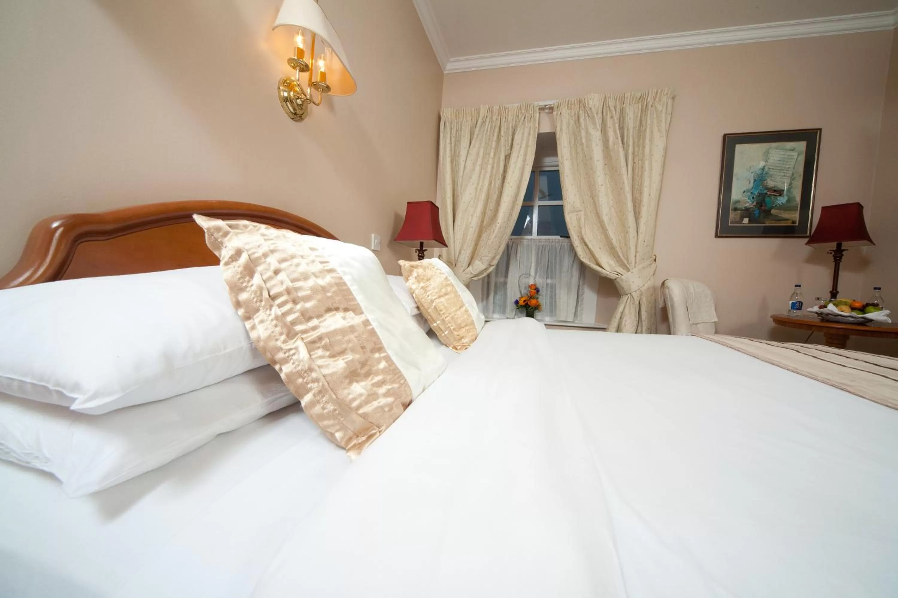 Bedroom, Bed in Darnley Lodge Hotel
