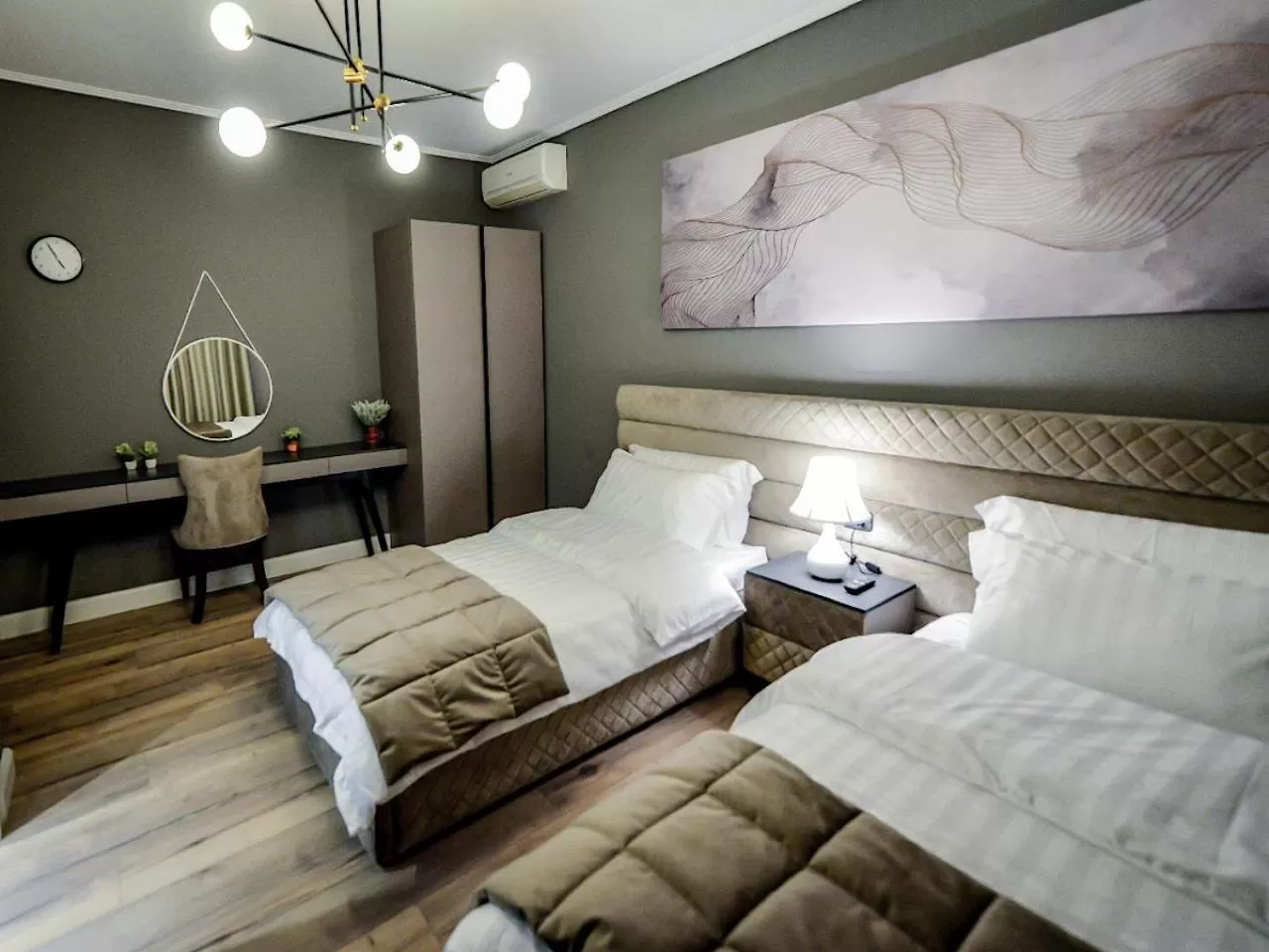 Photo of the whole room in Hotel Vila Tirana