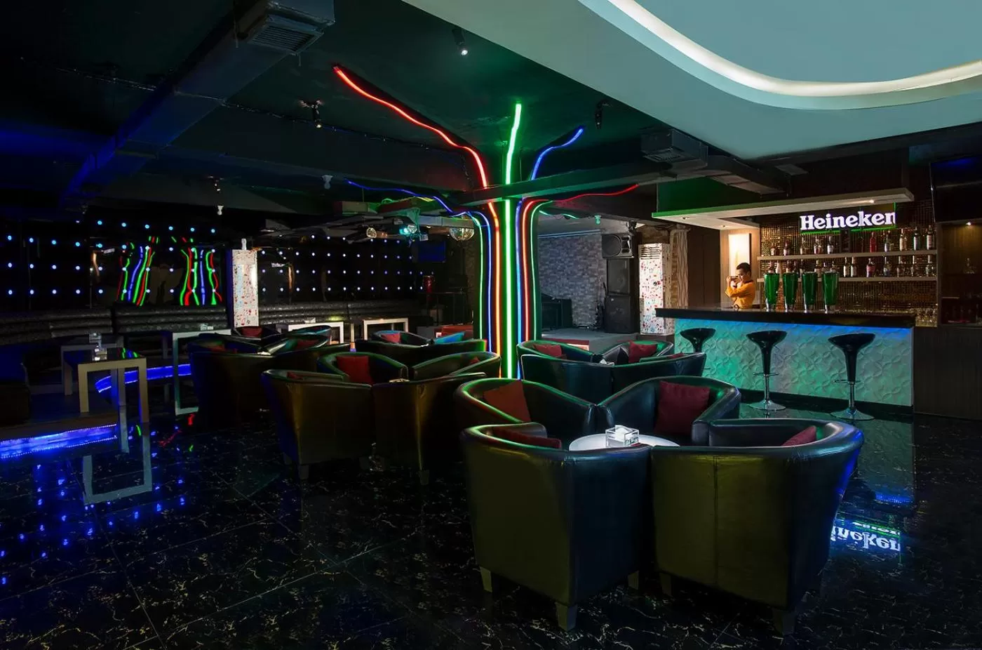 Nightclub / DJ in Swiss-Belhotel Silae Palu