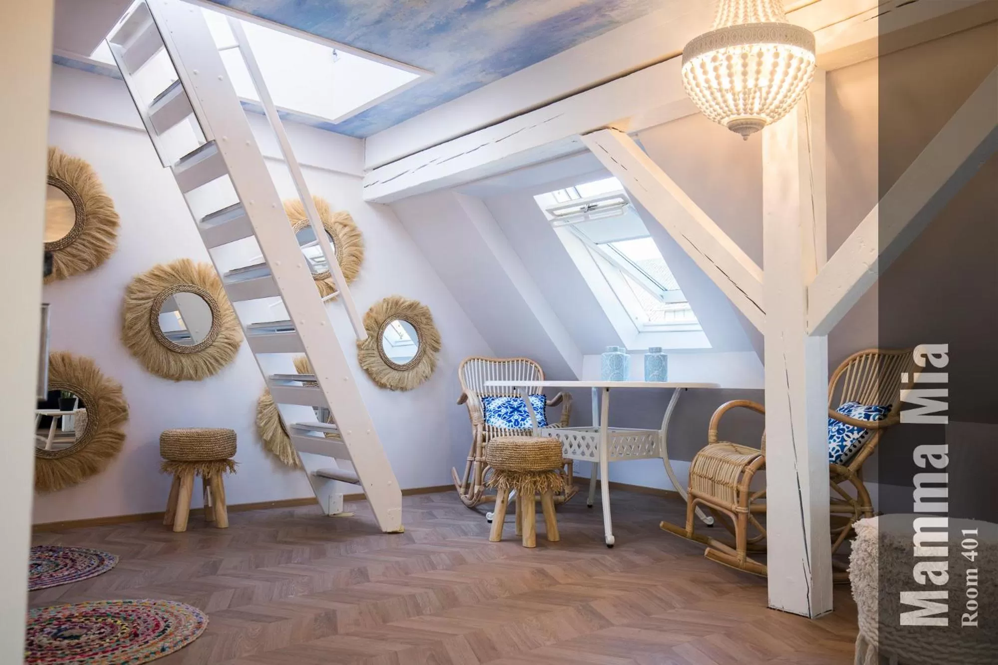 TV and multimedia in The Henry Self Check-In Guesthouse