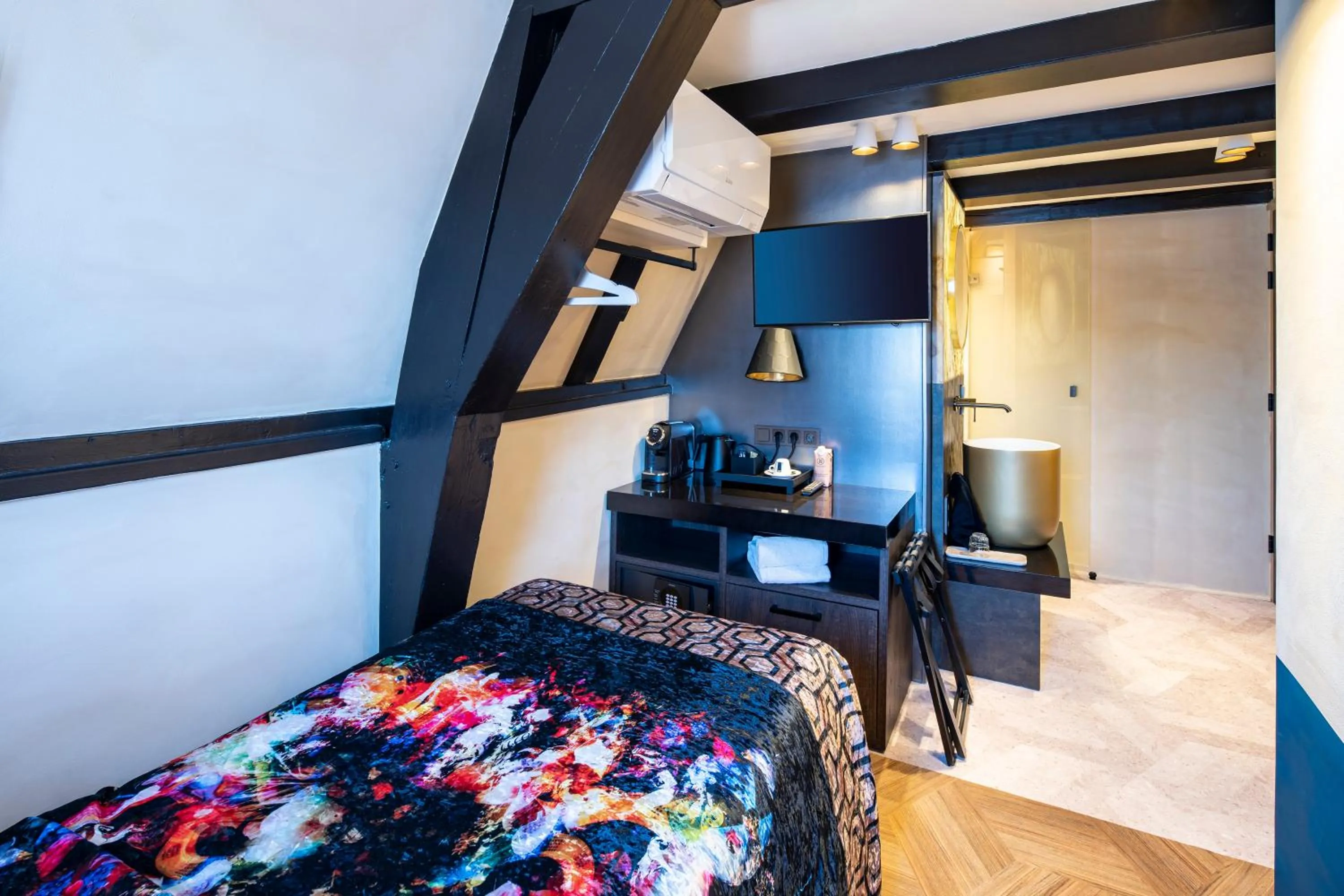 Photo of the whole room in Rokin Hotel