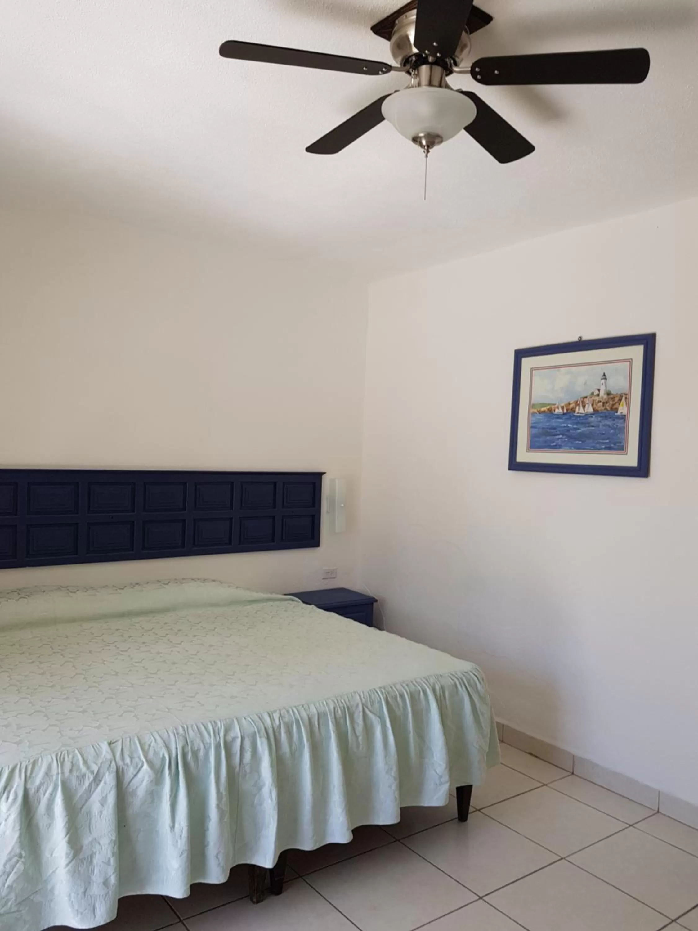 Photo of the whole room, Bed in Hotel Calafia