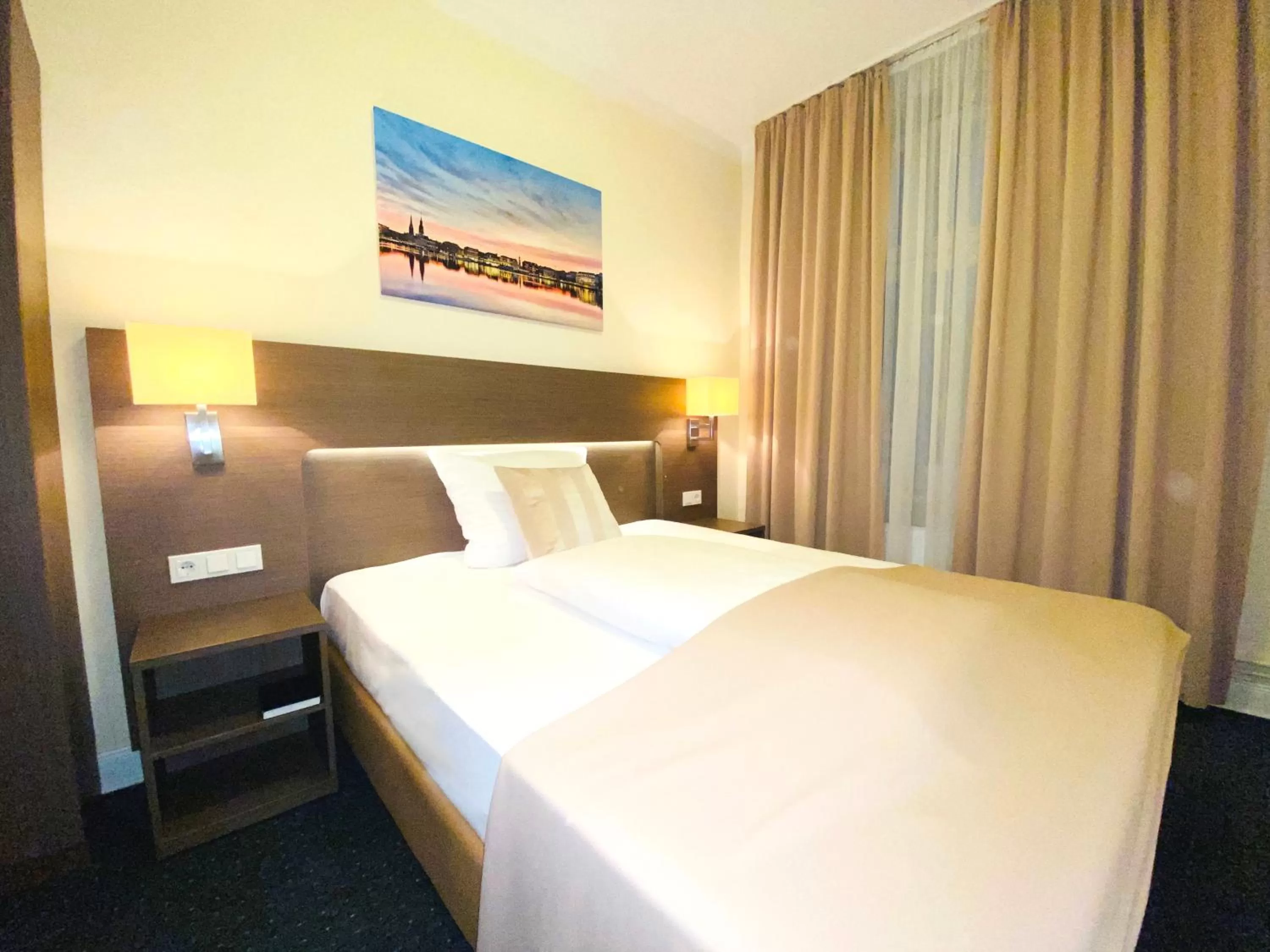 Bedroom, Bed in Hotel Hansehof