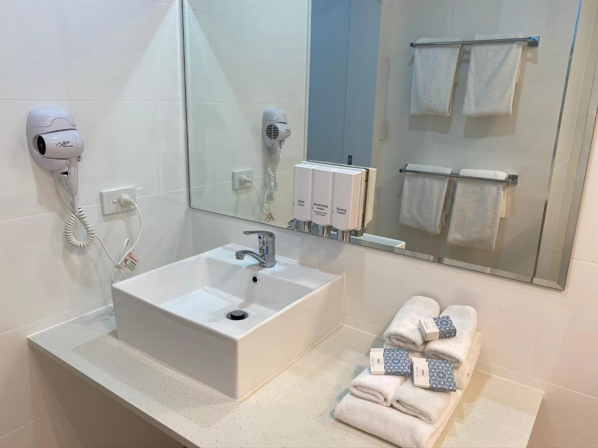 Bathroom in New England Motor Lodge