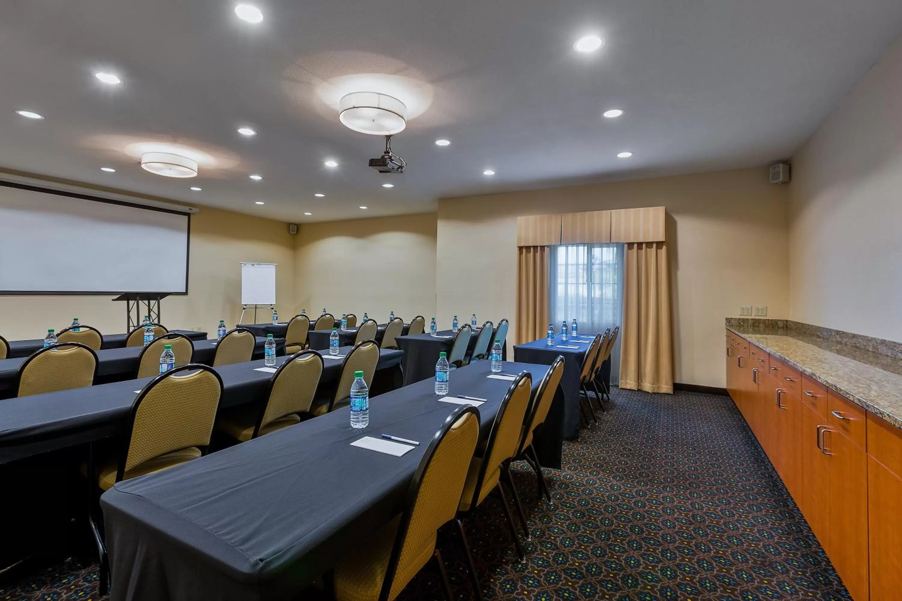 Meeting/conference room in Candlewood Suites Decatur Medical Center by IHG