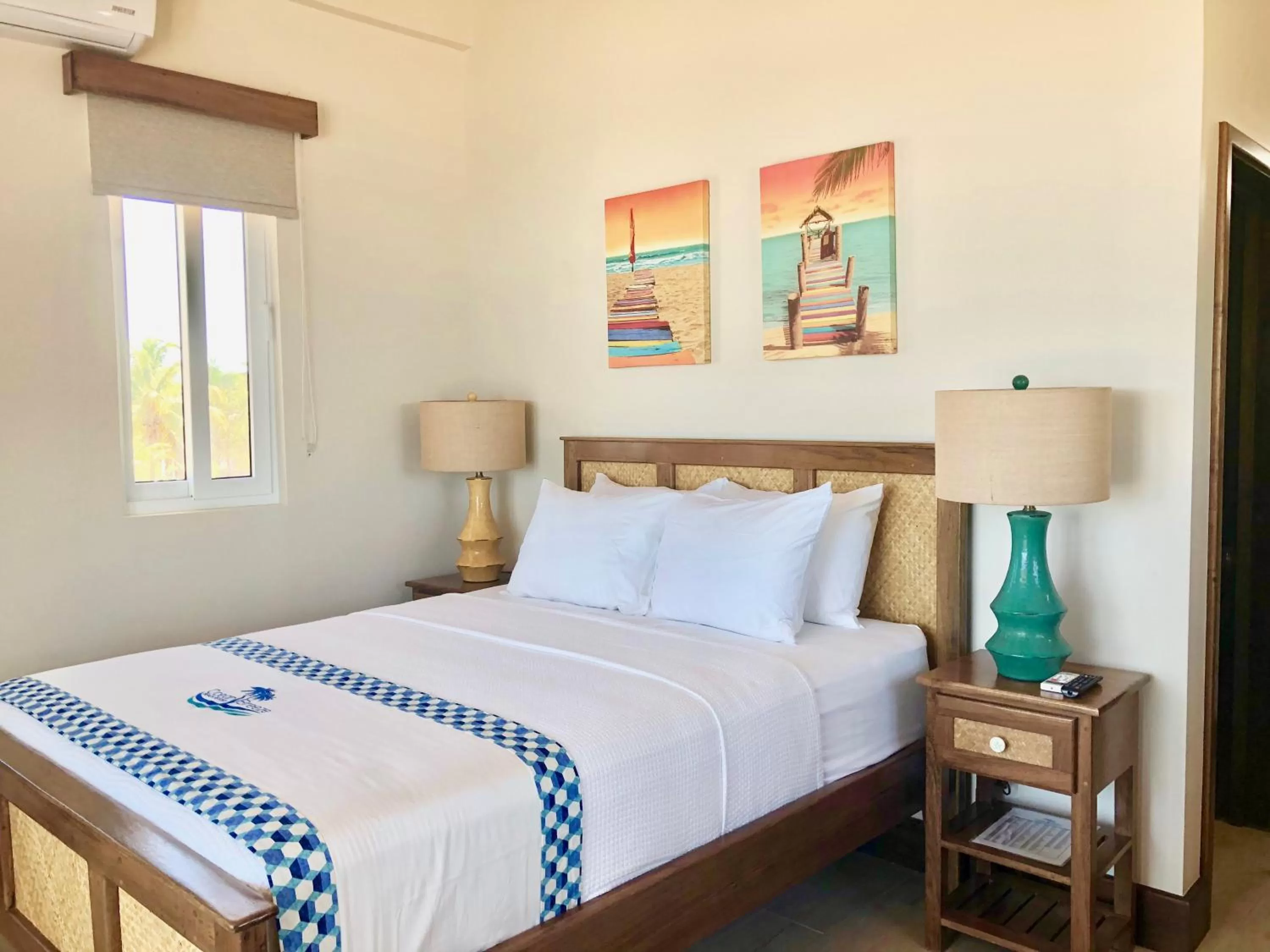 Bedroom, Bed in Ocean Breeze