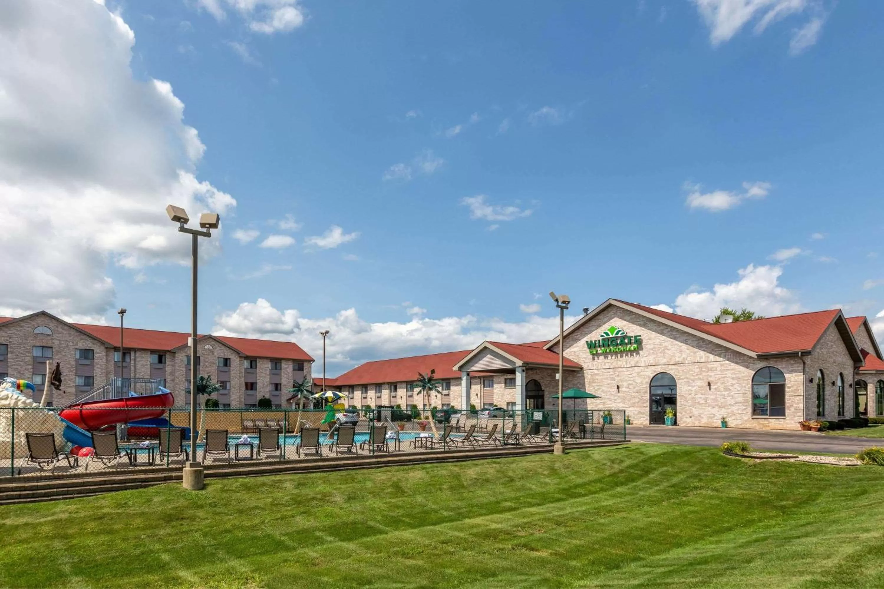 Property building in Wingate by Wyndham Wisconsin Dells Waterpark