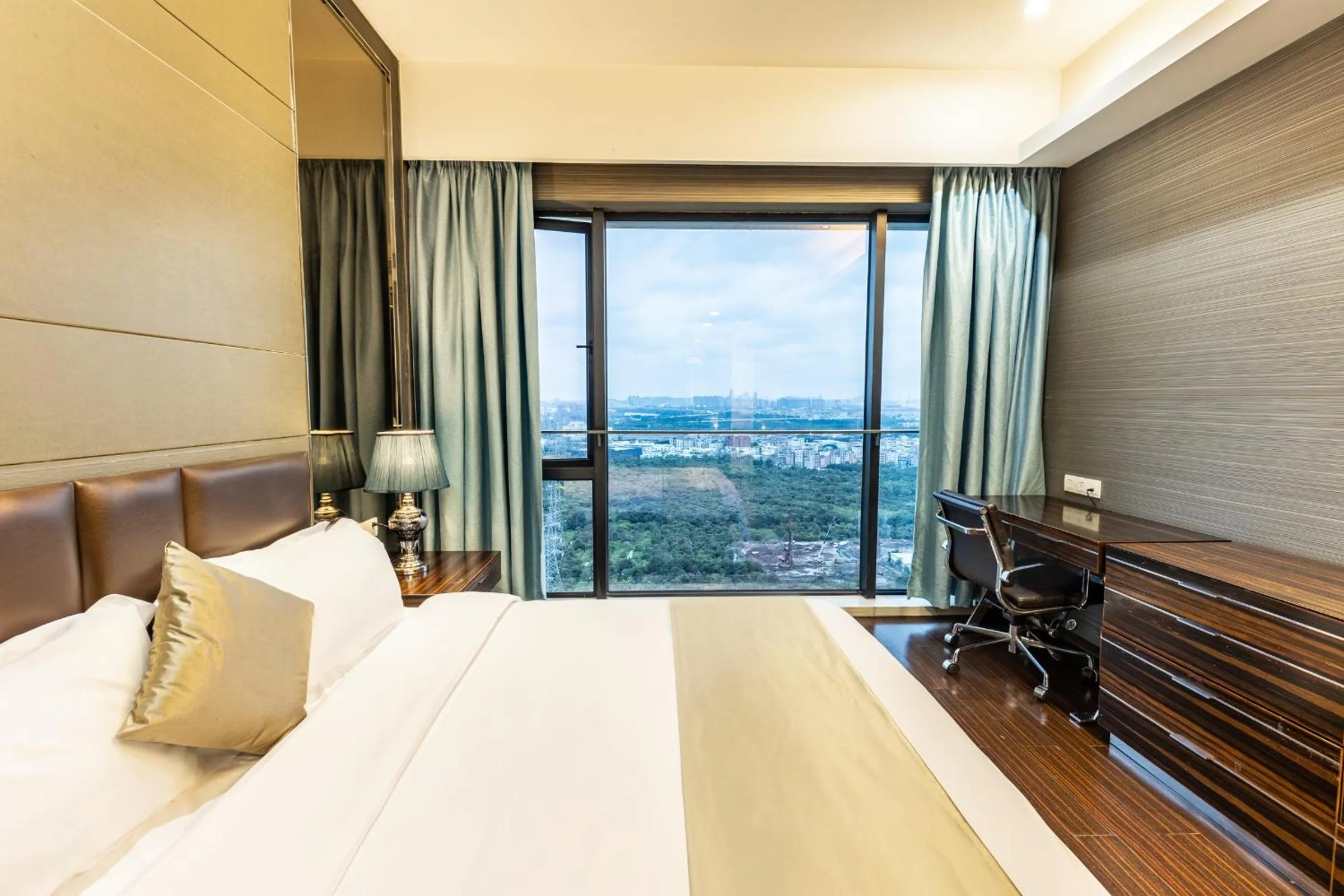 Bed in Guangzhou Xing Yi International Apartment - Poly World Branch