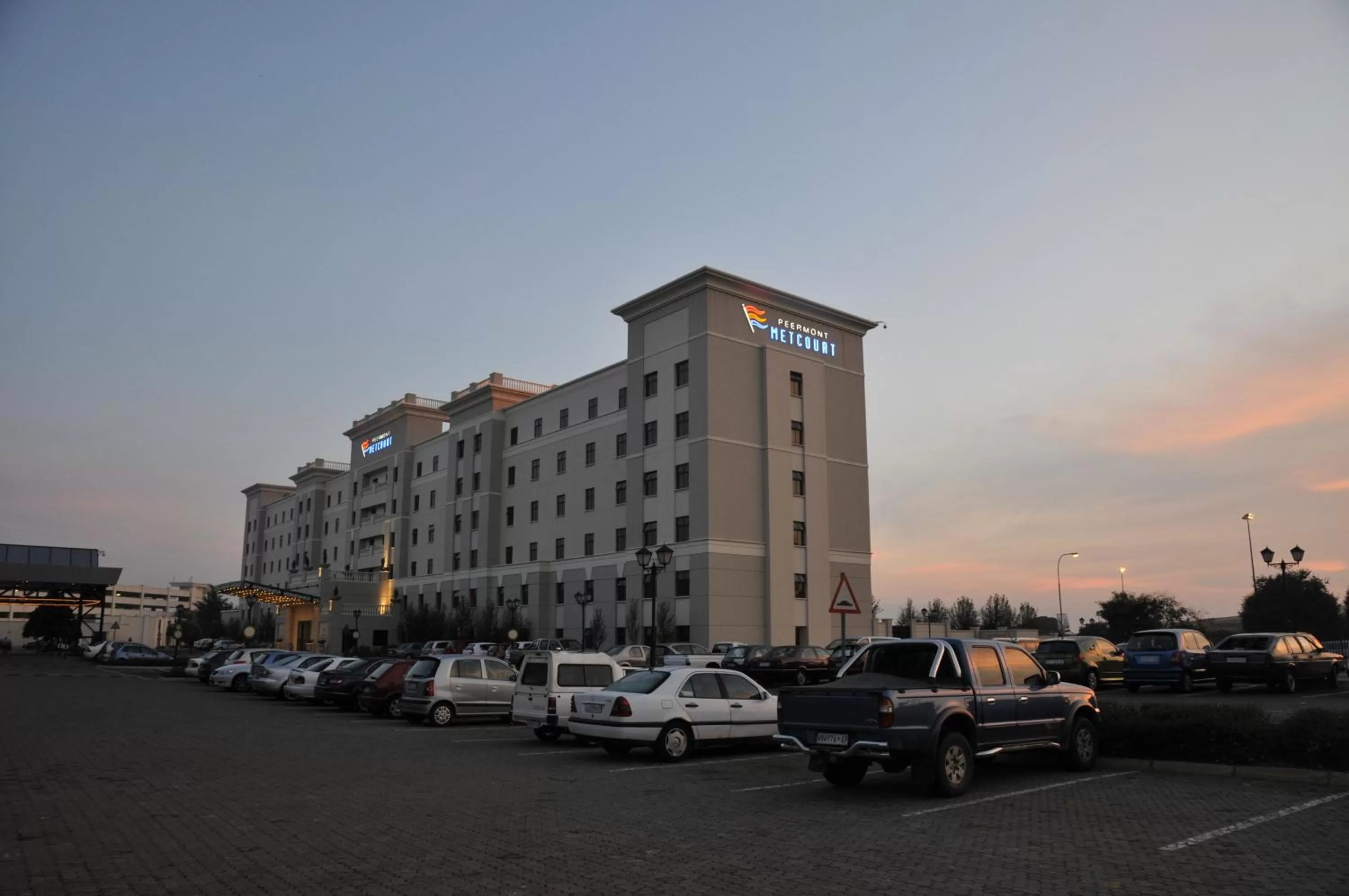 Facade/entrance in Metcourt at Emperors Palace