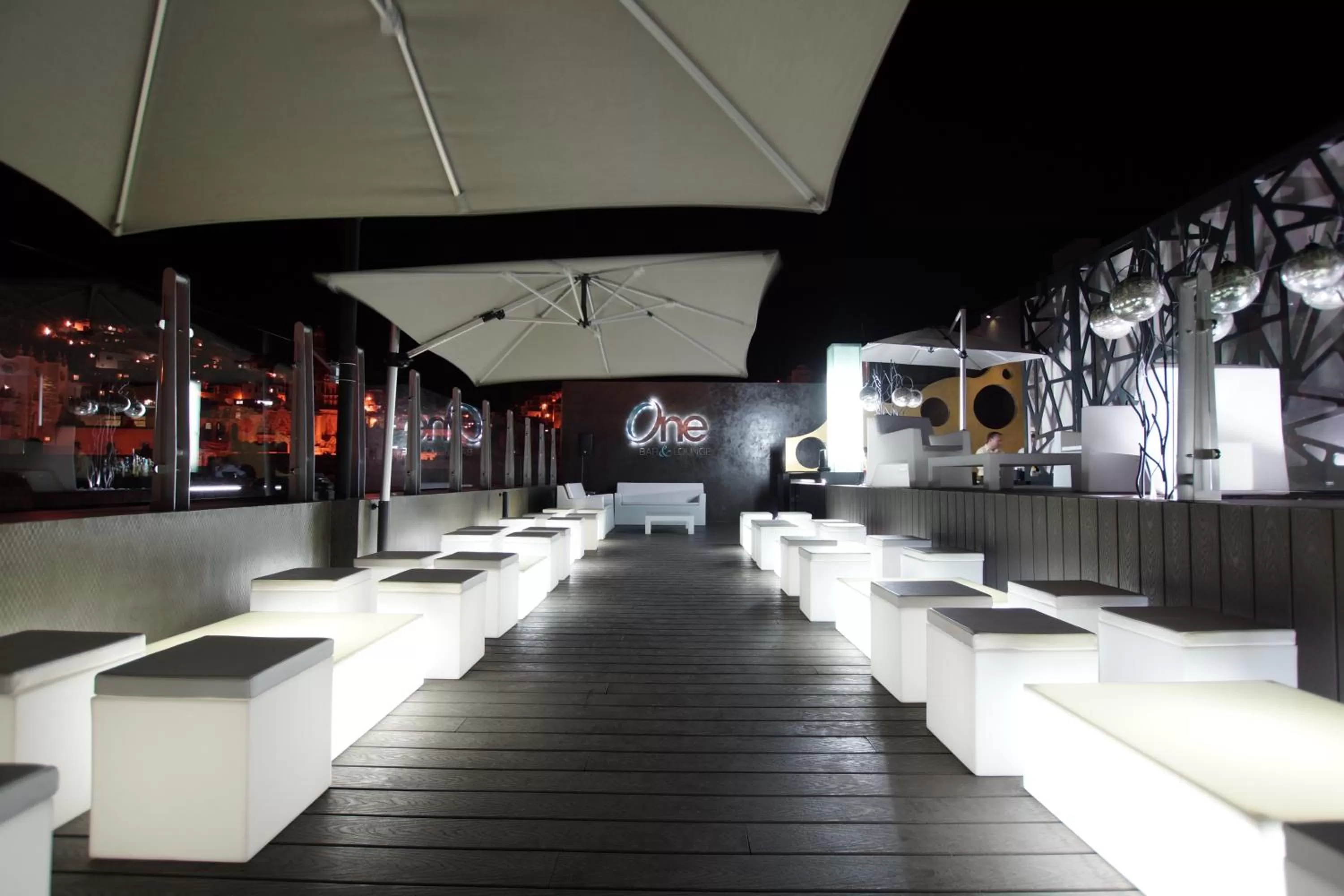 Lounge or bar in 1850 Hotel Boutique