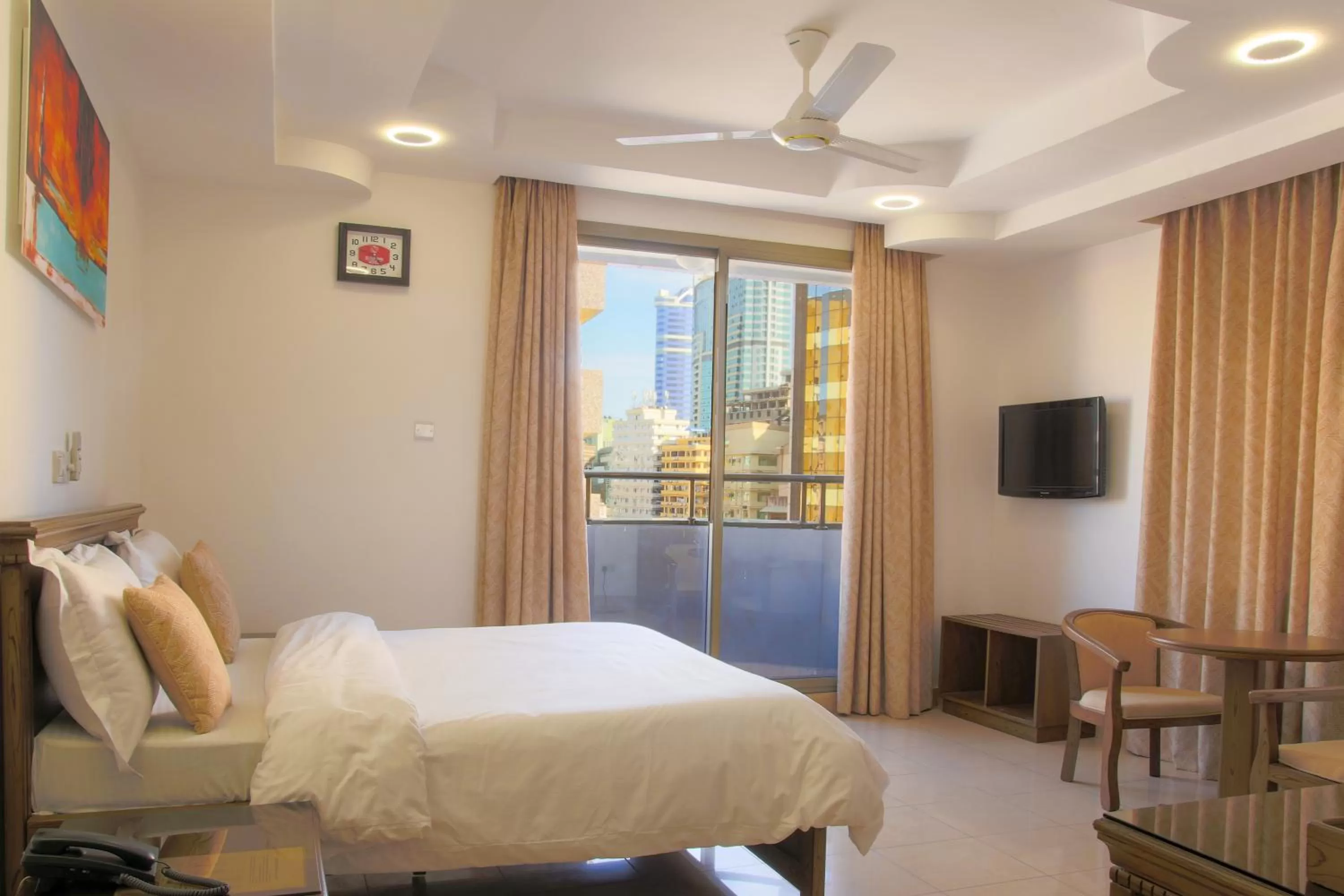 Bed in Sleep Inn Hotel - City Centre