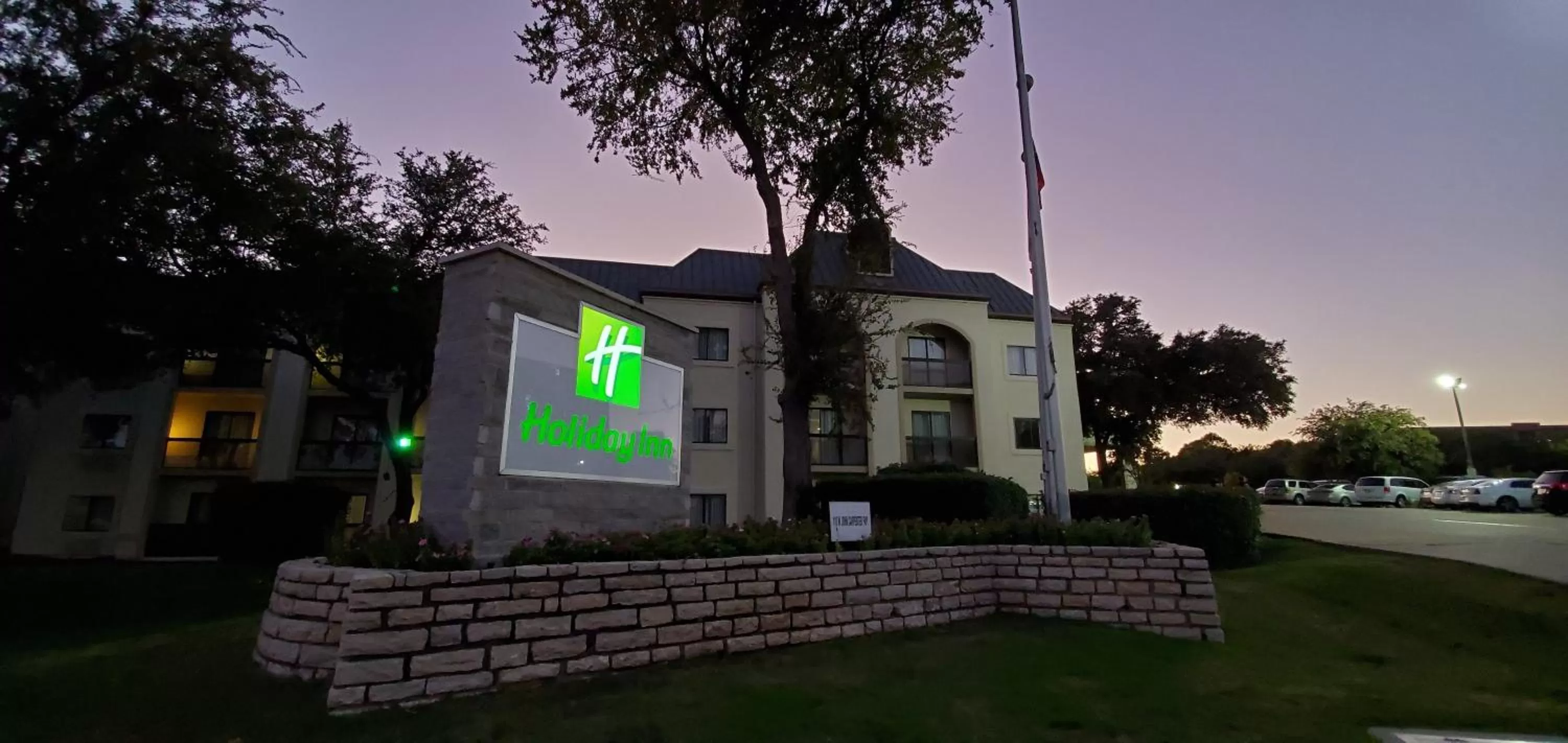 Property building in Holiday Inn Irving Las Colinas by IHG