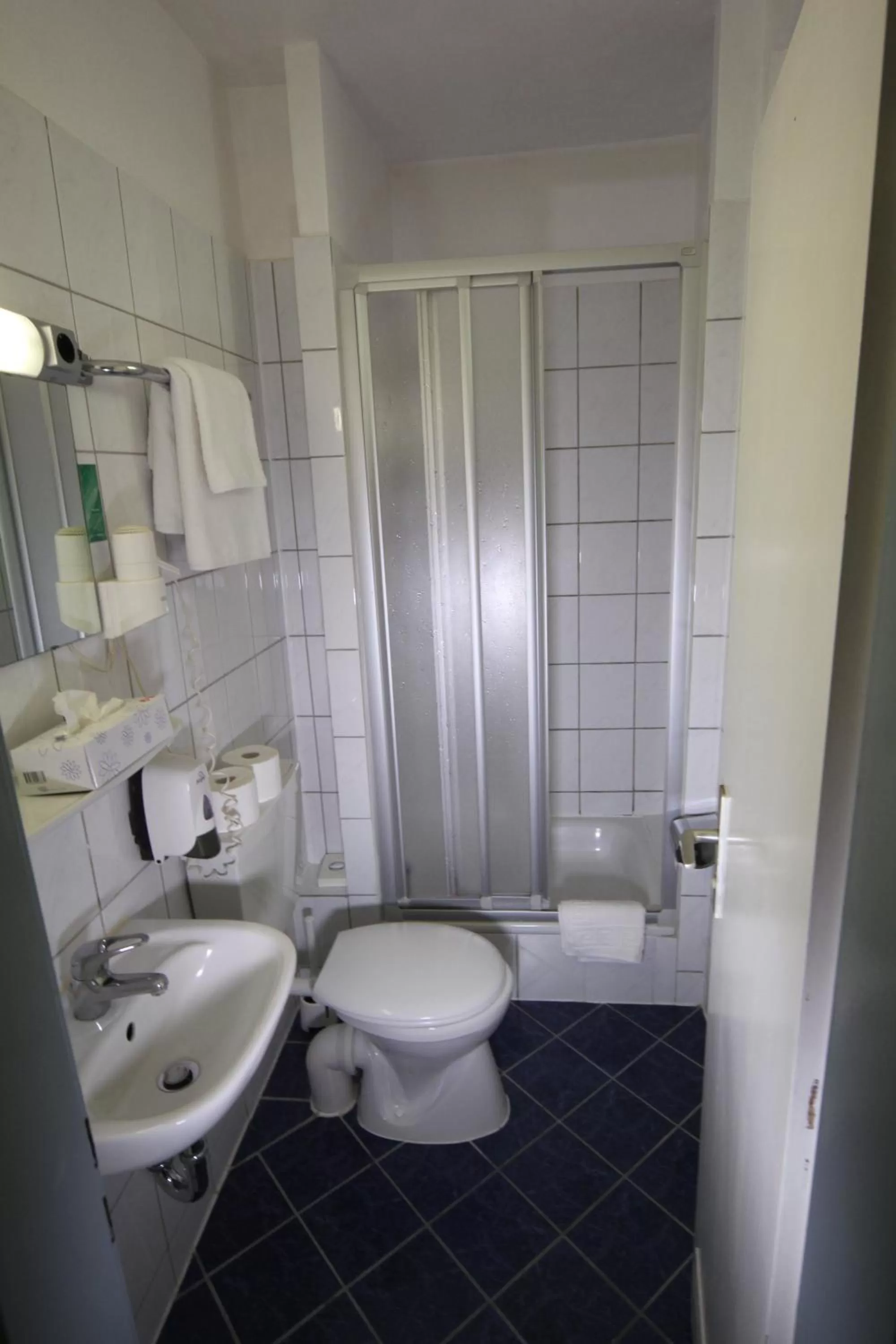 Bathroom in Carlton Hotel