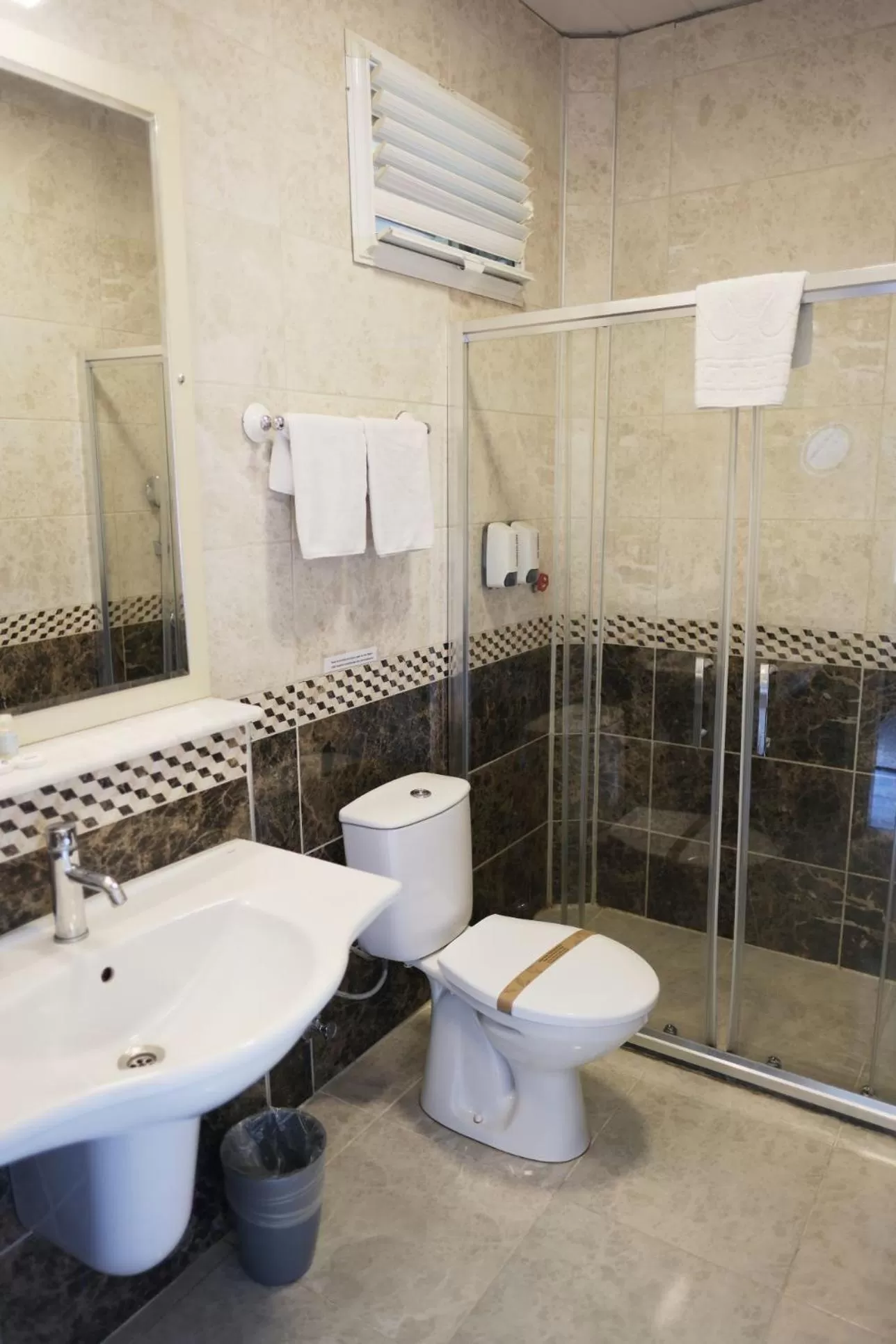 Toilet in Troia Tusan Hotel