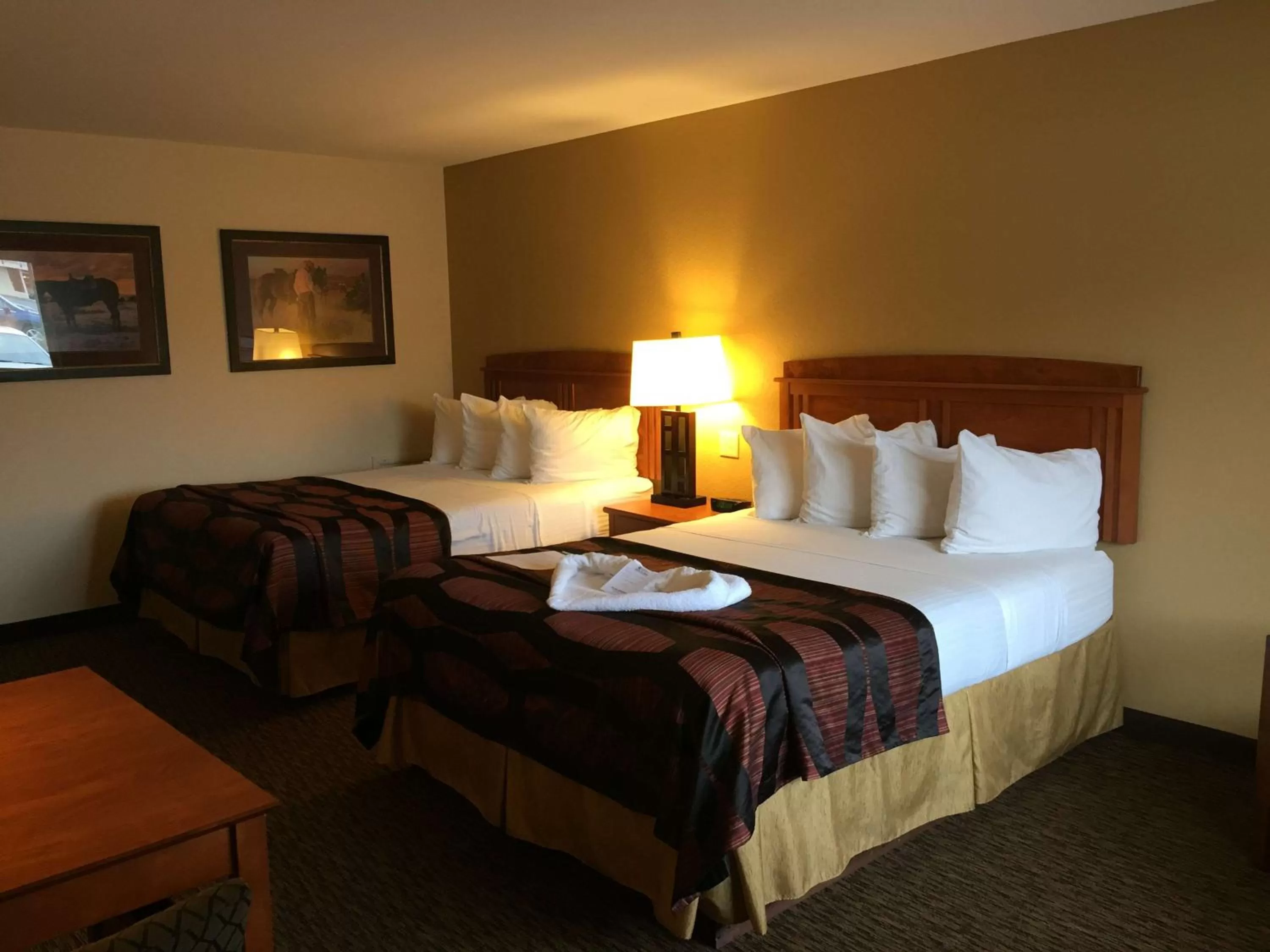 Photo of the whole room, Bed in Best Western Plains Motel