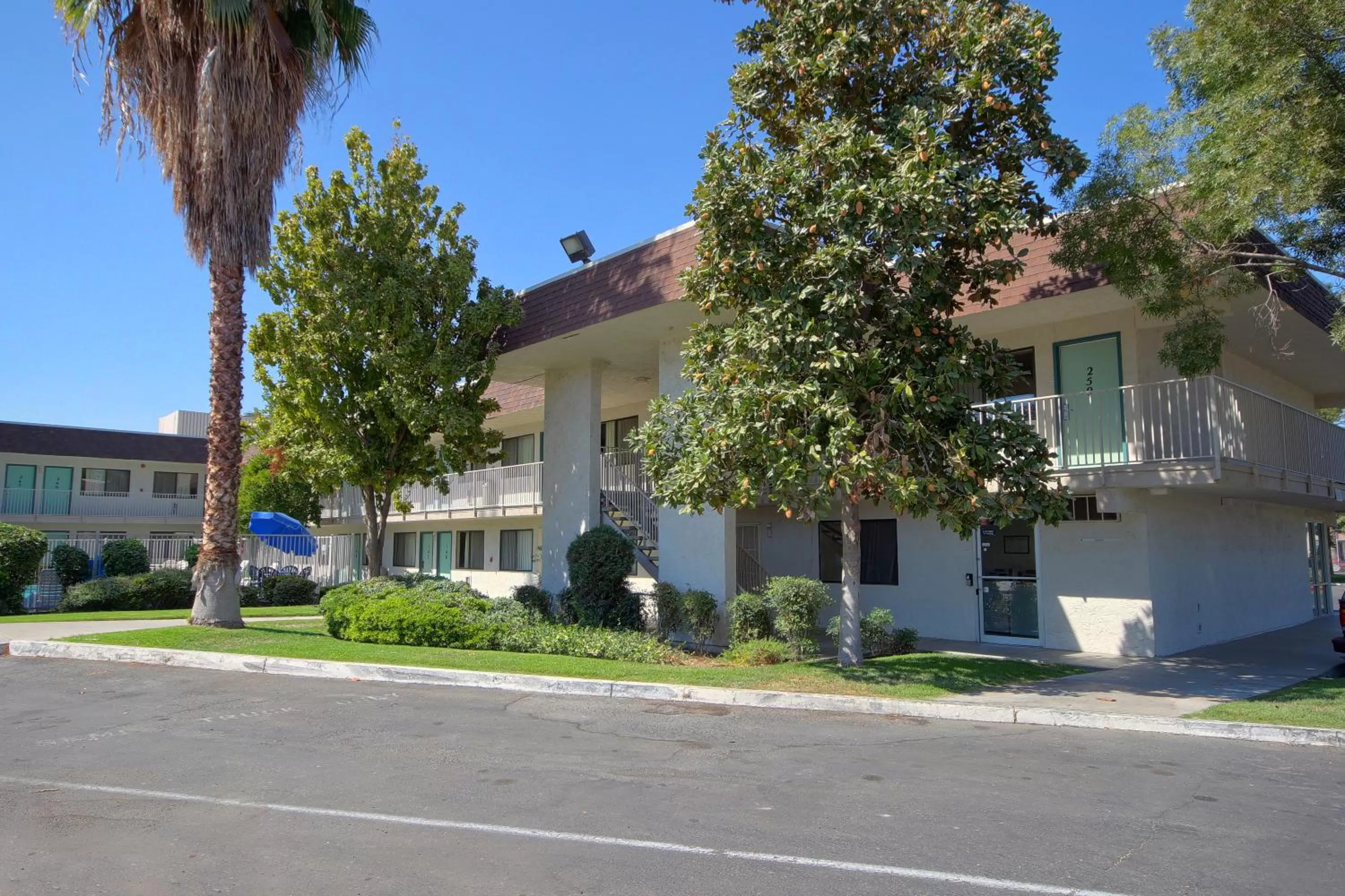 Property building in Motel 6-Porterville, CA
