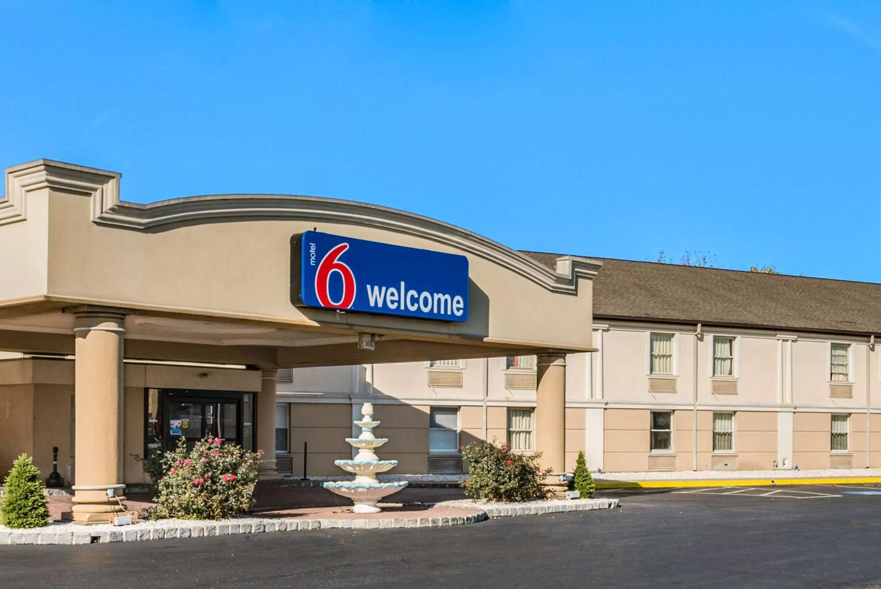 Property building in Motel 6-Levittown, PA - Bensalem