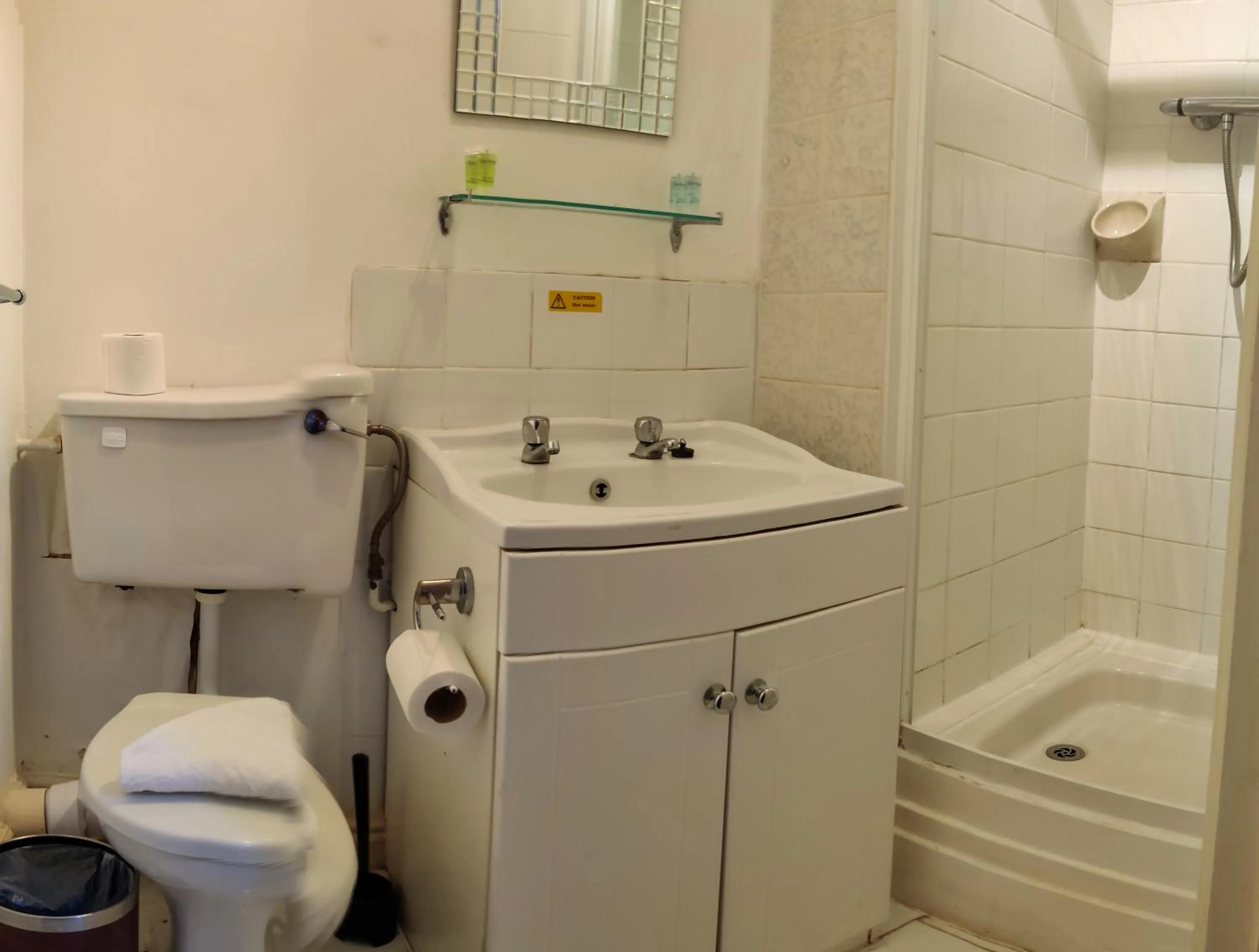 Bathroom in Wentworth House - Free Parking