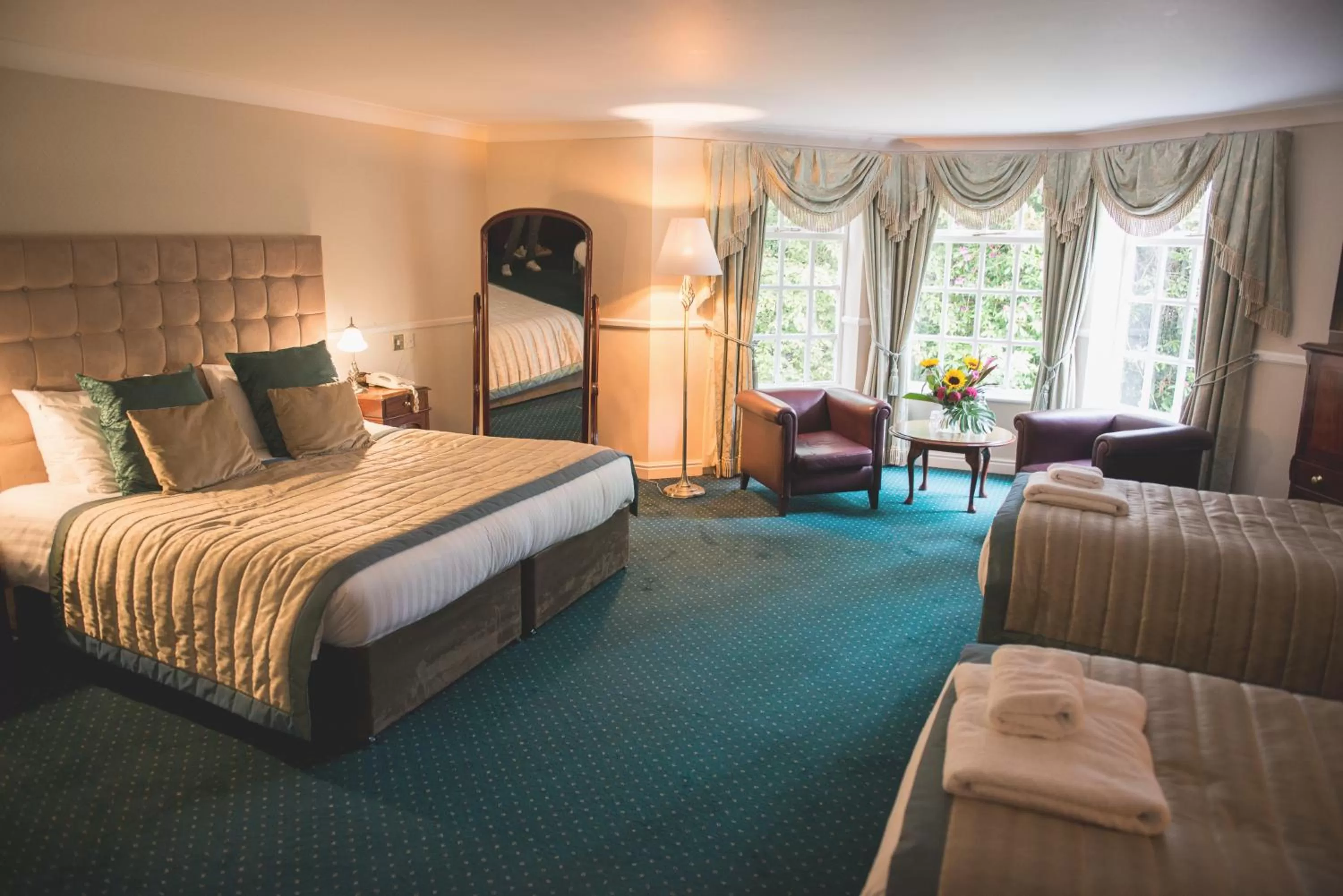 Bedroom, Bed in Mere Court Hotel