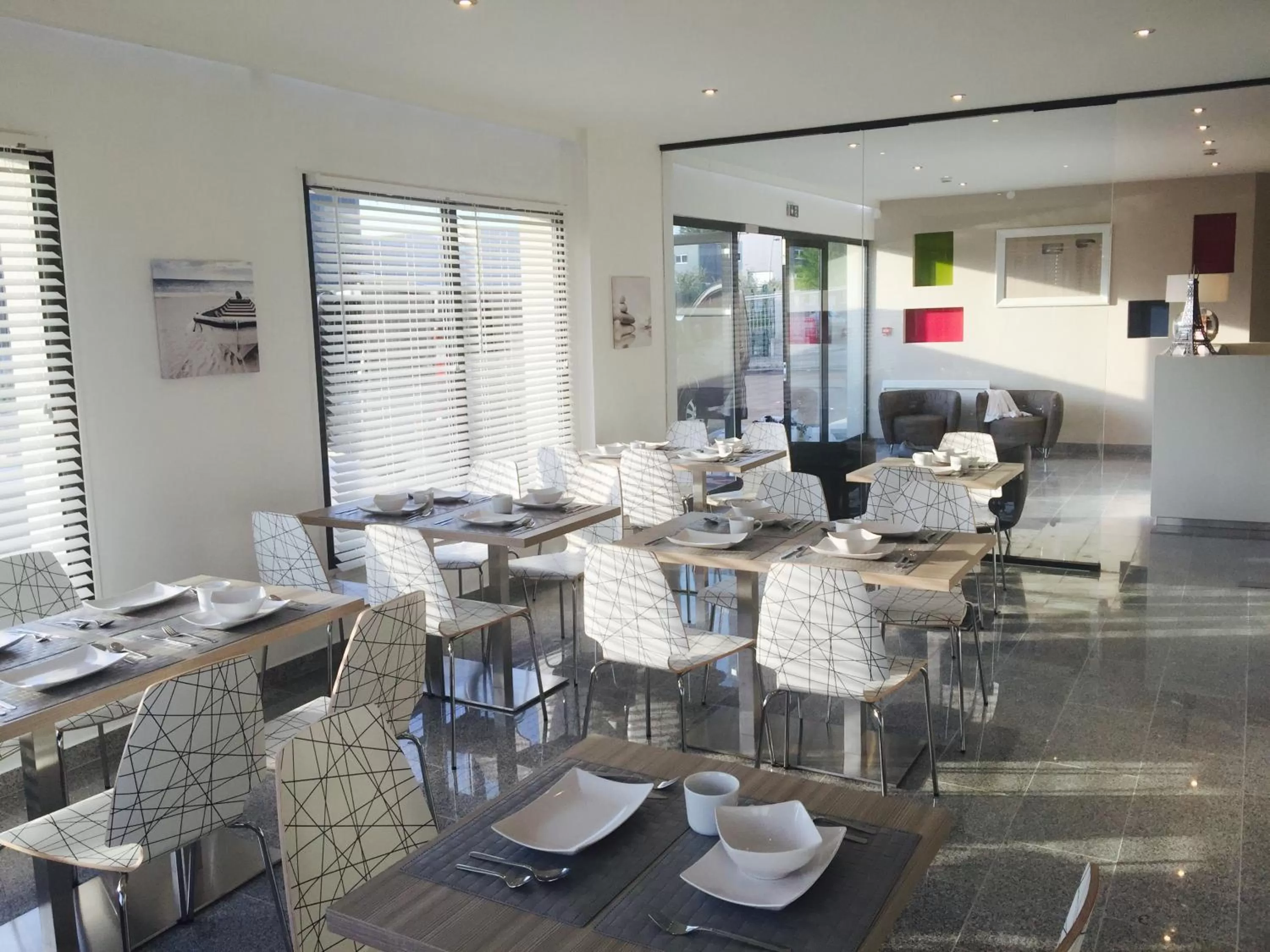 Restaurant/places to eat in The Originals City, Marne-la-Vallée Est, Meaux ,GLASSY HOTEL