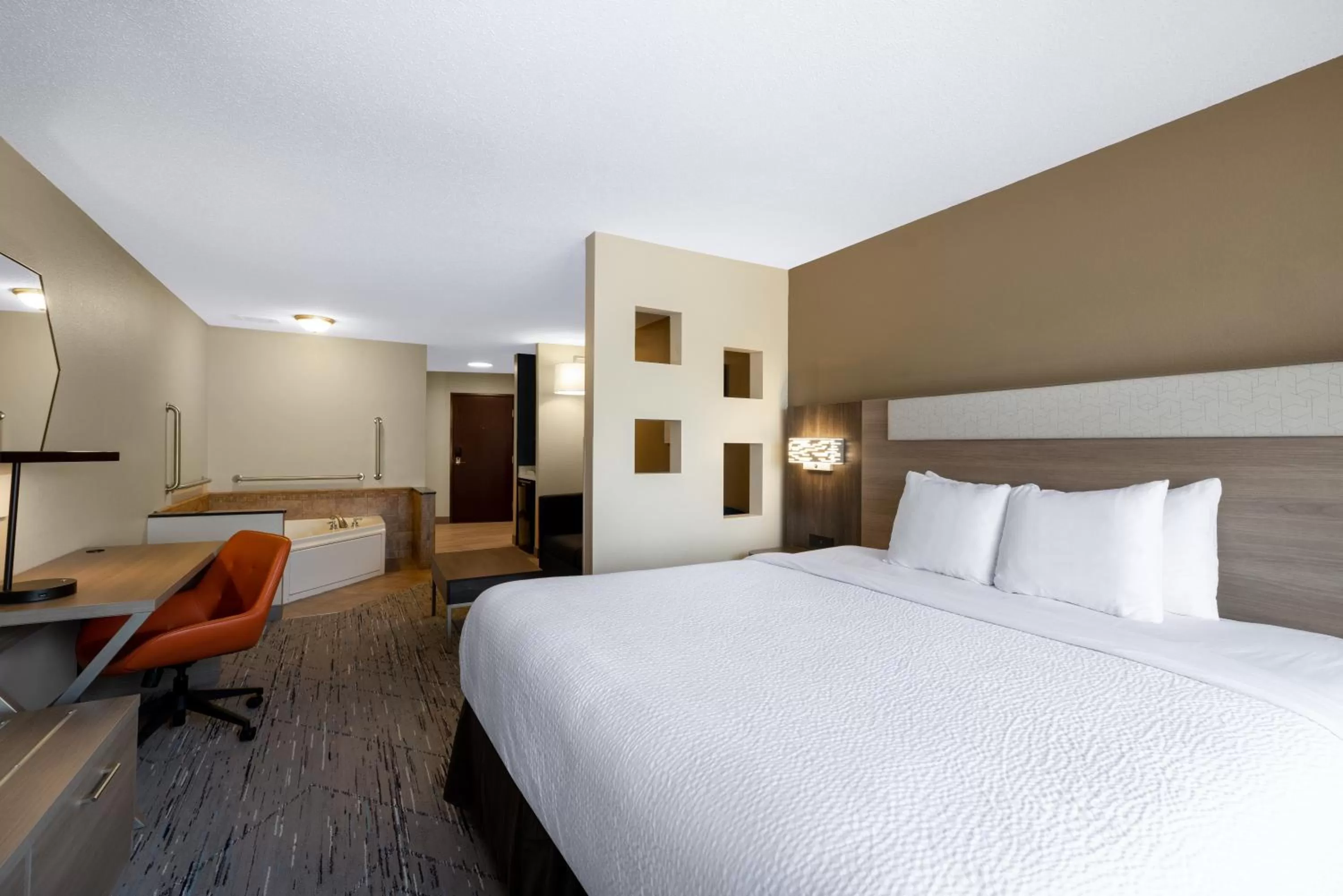 Bed in Holiday Inn Express Rochester South - Mayo Area by IHG