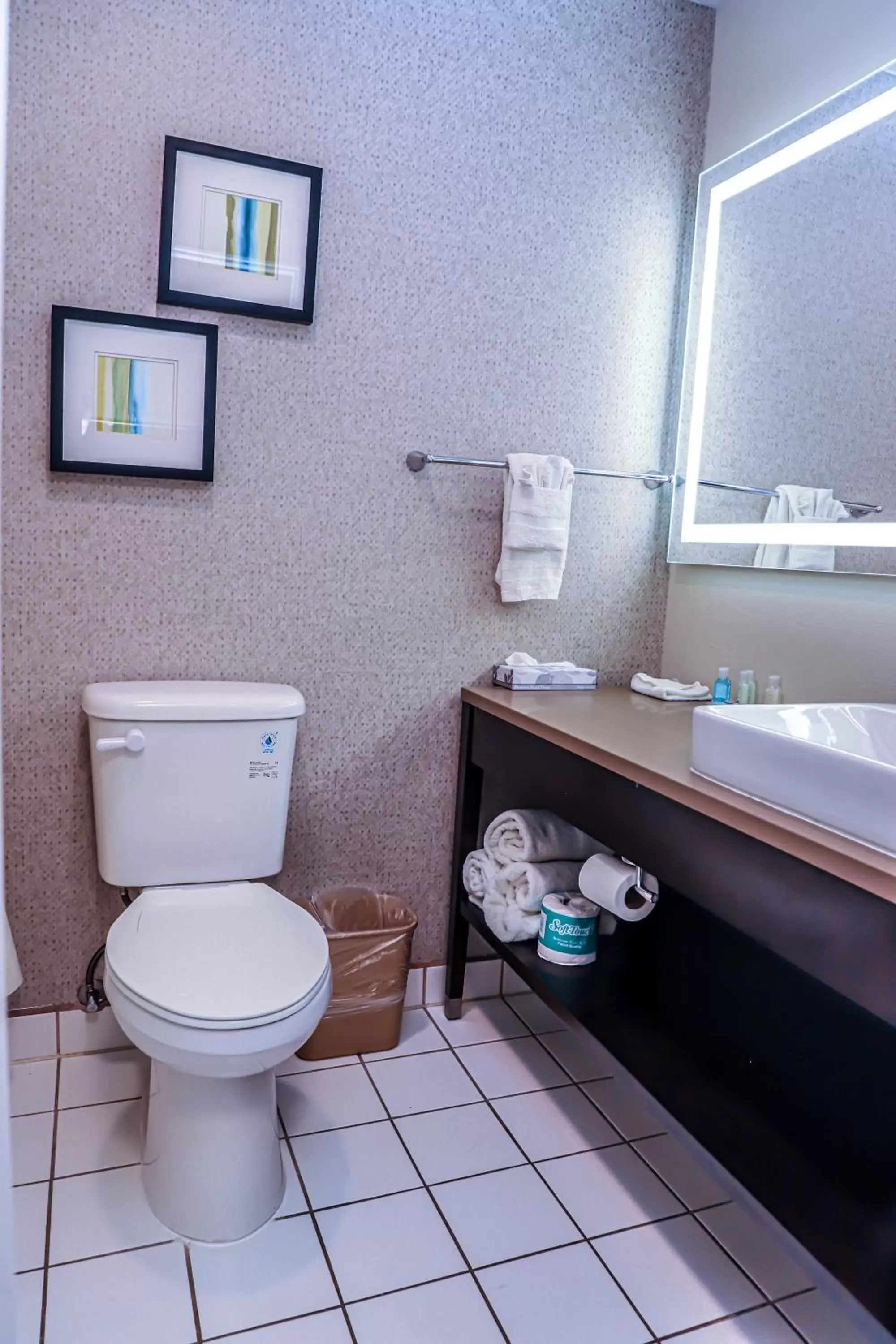 Standard Room, 1 Queen Bed, Non Smoking in Quality Inn & Suites Camarillo-Oxnard Standard Room, 1 Queen Bed, Non Smoking in Quality Inn & Suites Camarillo-Oxnard