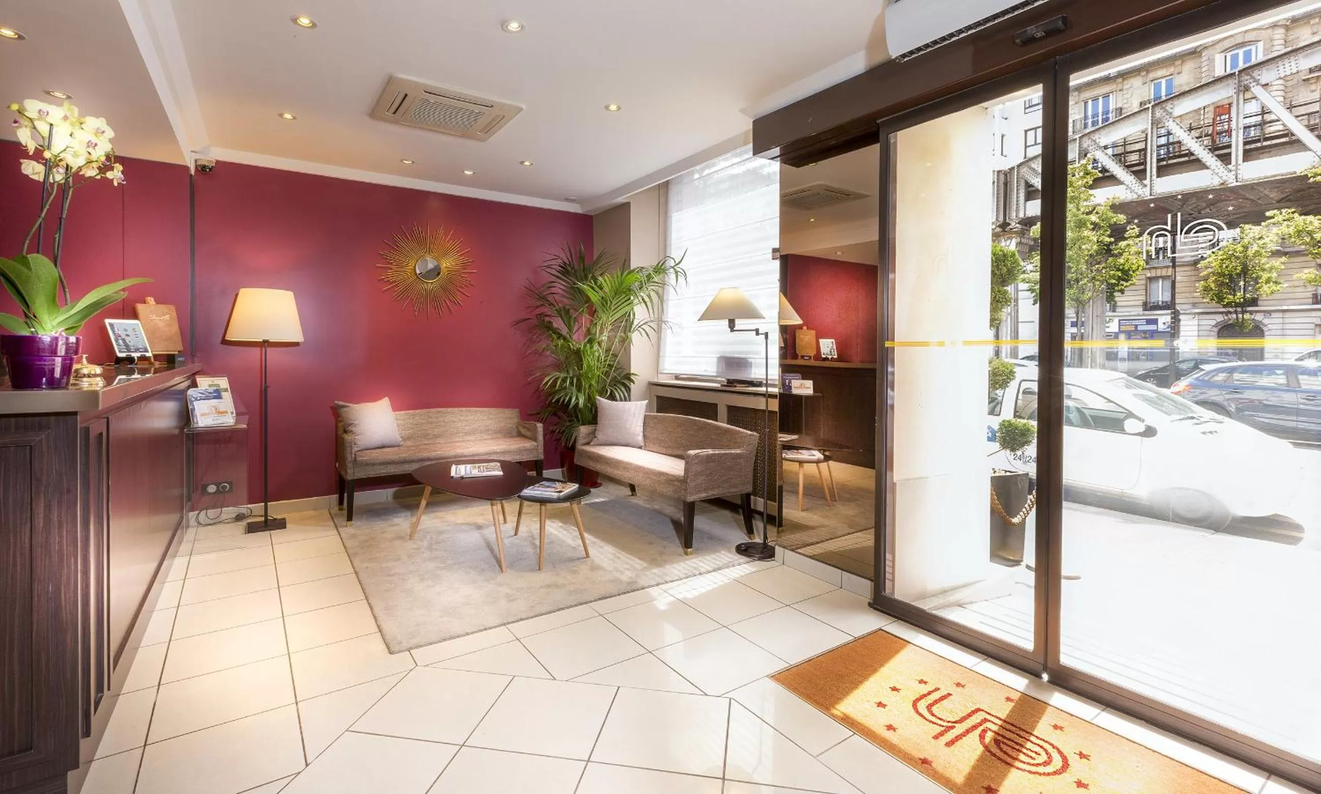 Lobby or reception in Europe Hotel Paris Eiffel