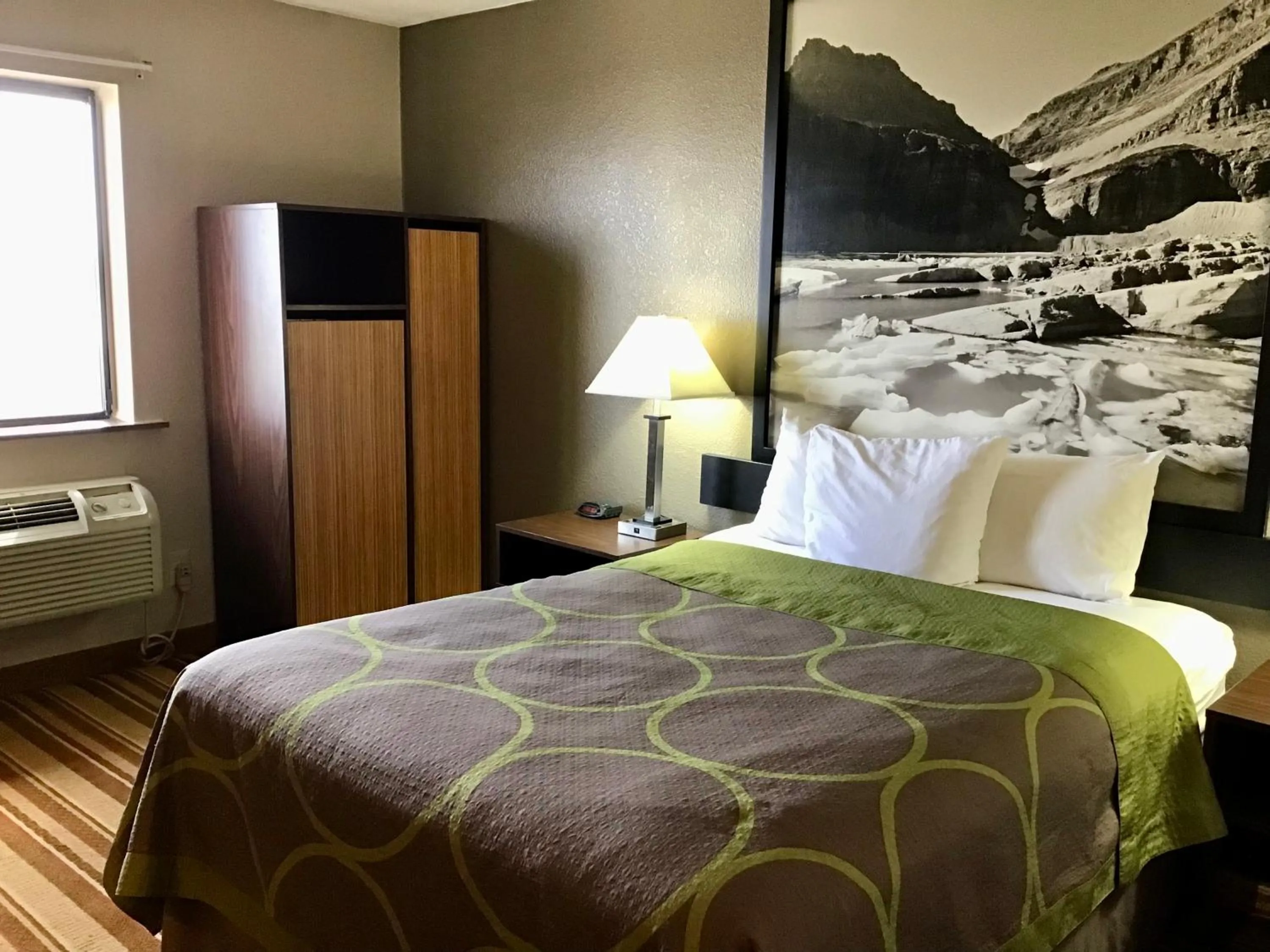 Bed in Super 8 by Wyndham Helena