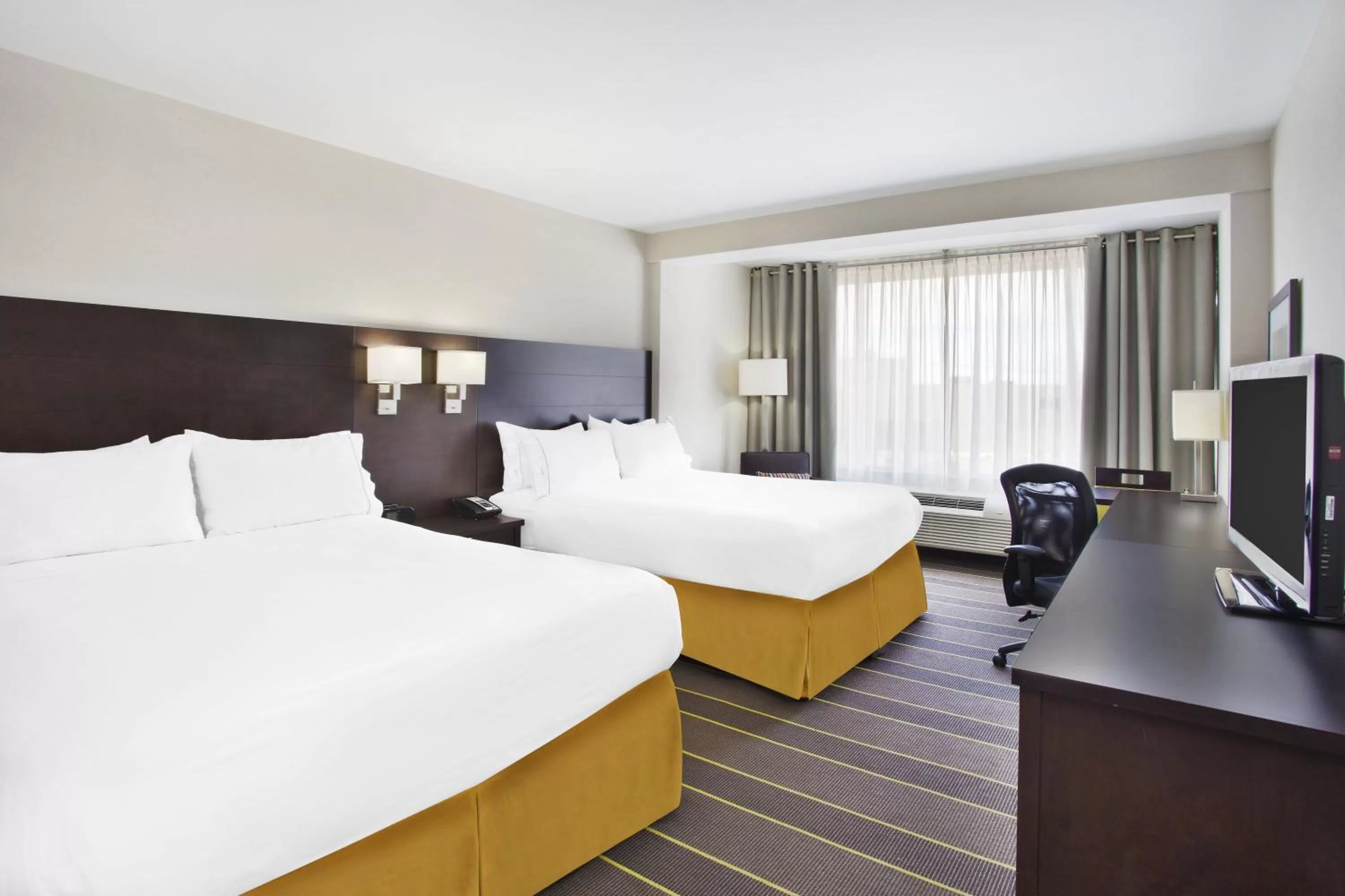 Photo of the whole room, Bed in Holiday Inn Express - Sault Ste. Marie by IHG