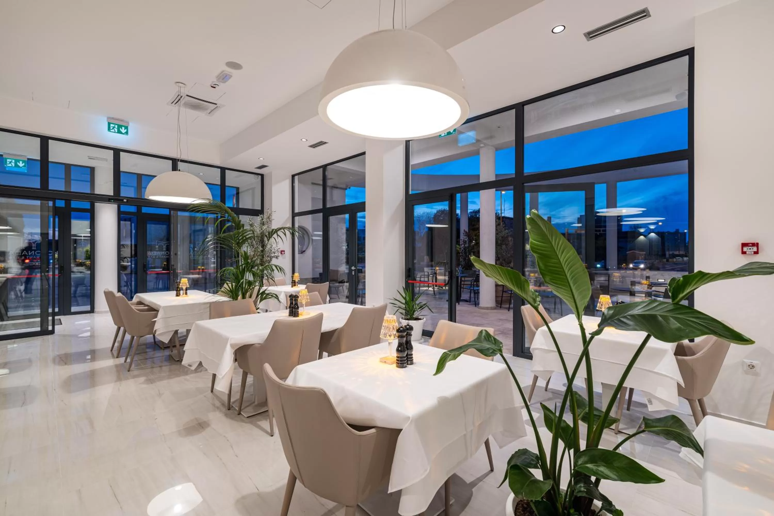 Restaurant/places to eat in Miramare Hotel