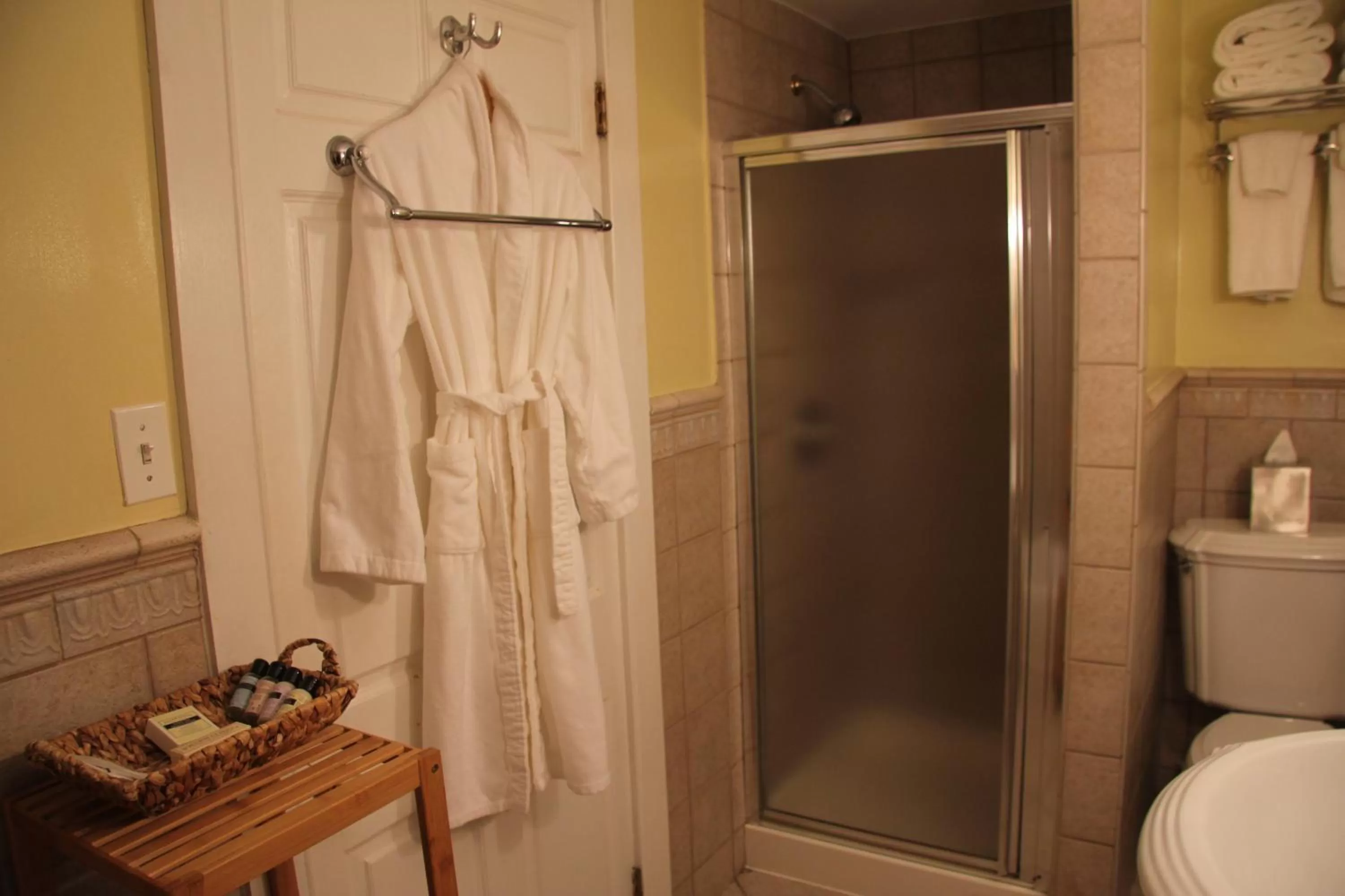 Bathroom in Morris House Hotel