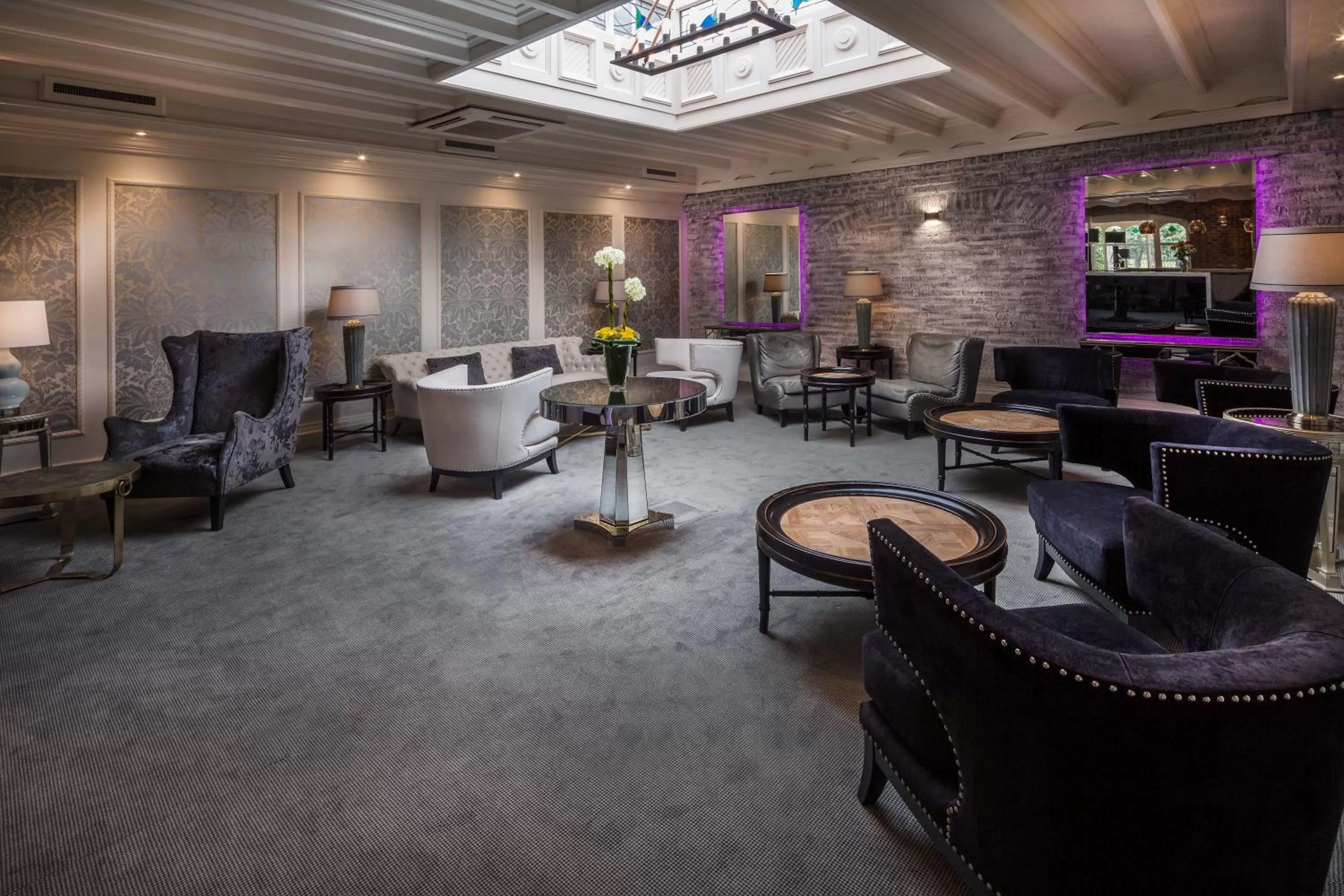 Lounge or bar in Treacys Oakwood Hotel, Shannon