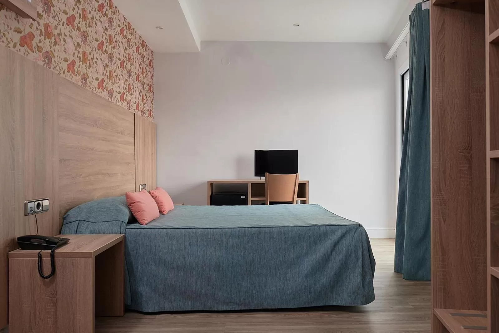 Bedroom, Bed in Ramblas Hotel