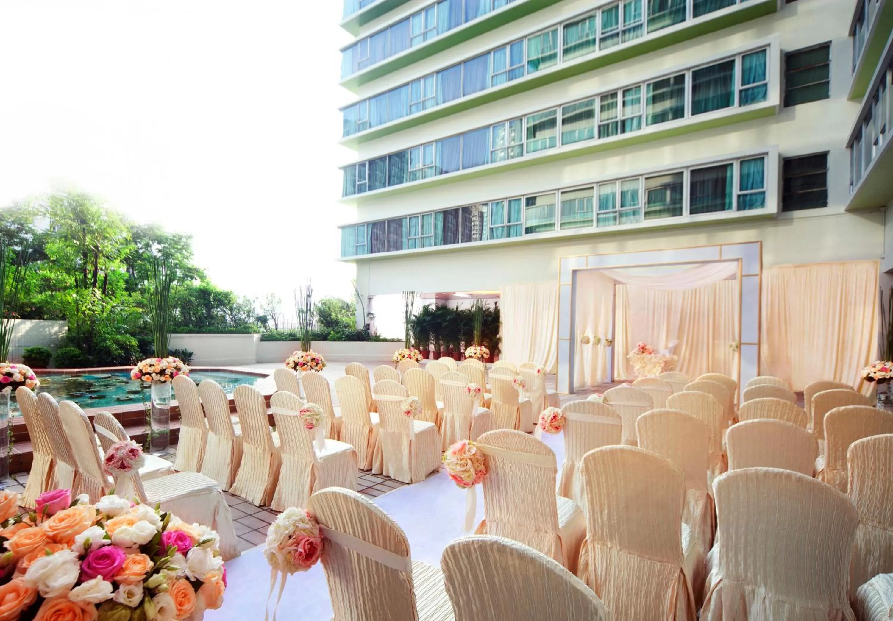 Restaurant/places to eat in Regal Riverside Hotel