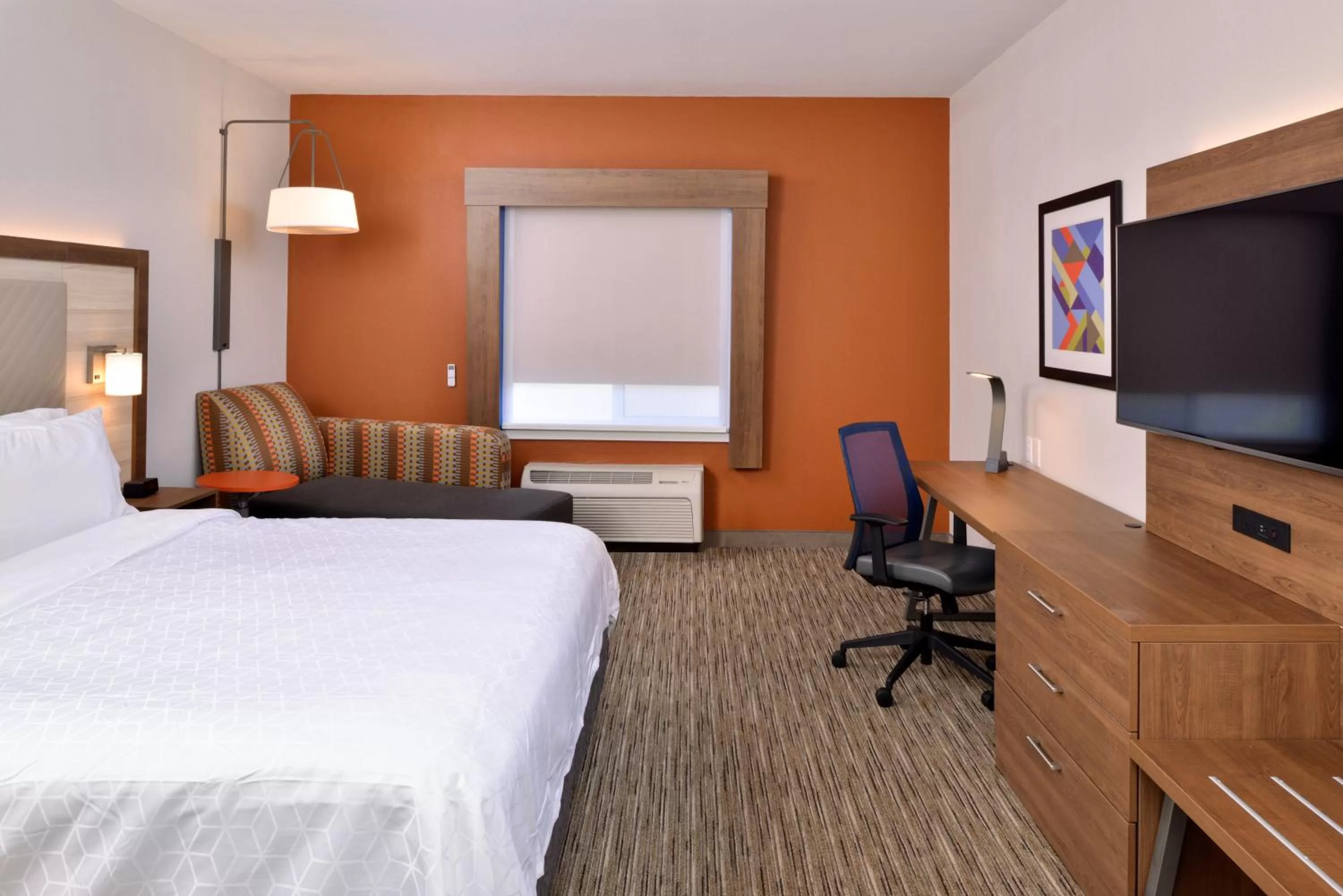 Photo of the whole room, Bed in Holiday Inn Express Hotel & Suites Arcata/Eureka-Airport Area by IHG