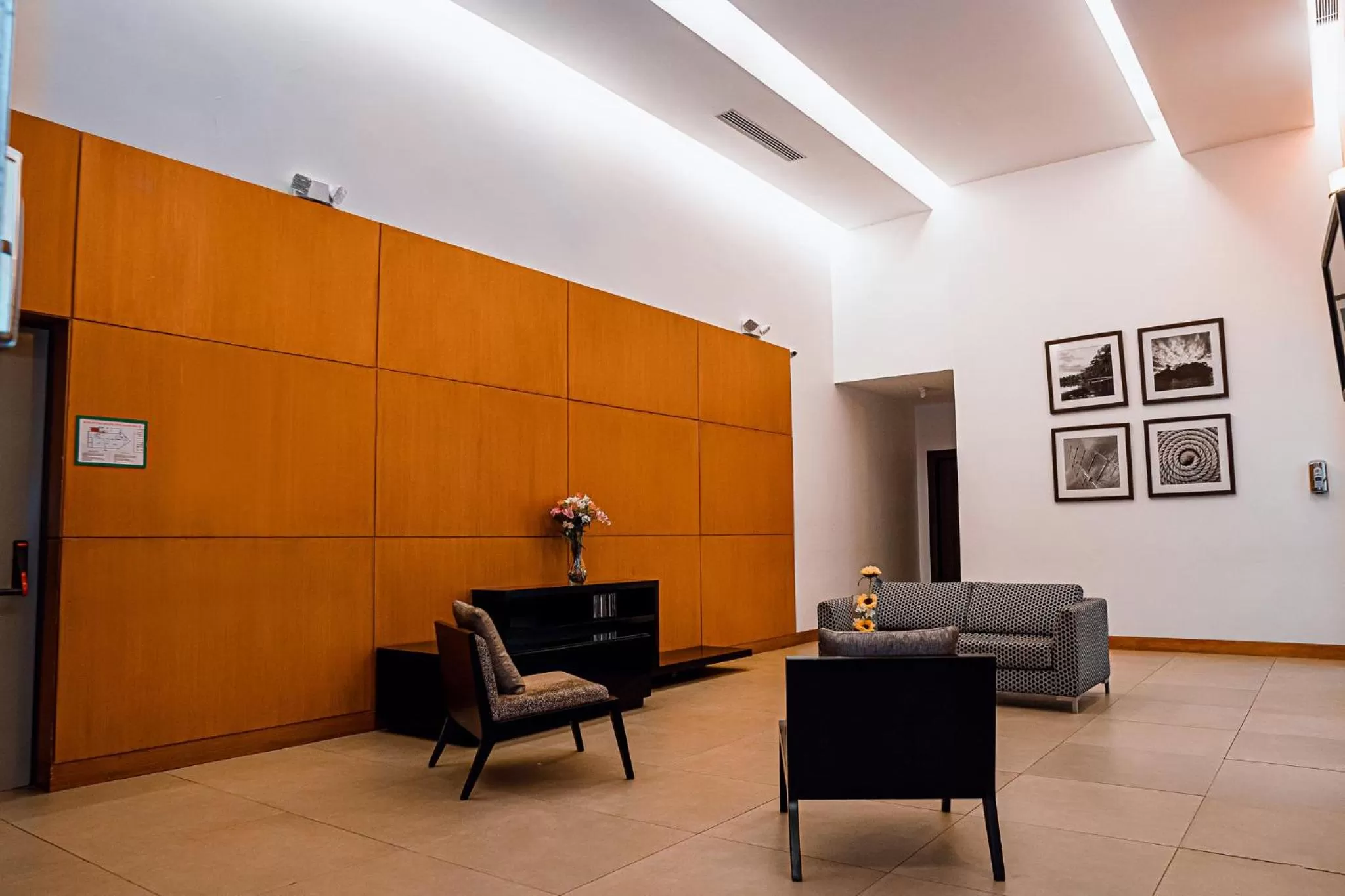 Restaurant/places to eat in Holiday Inn Guayaquil Airport by IHG