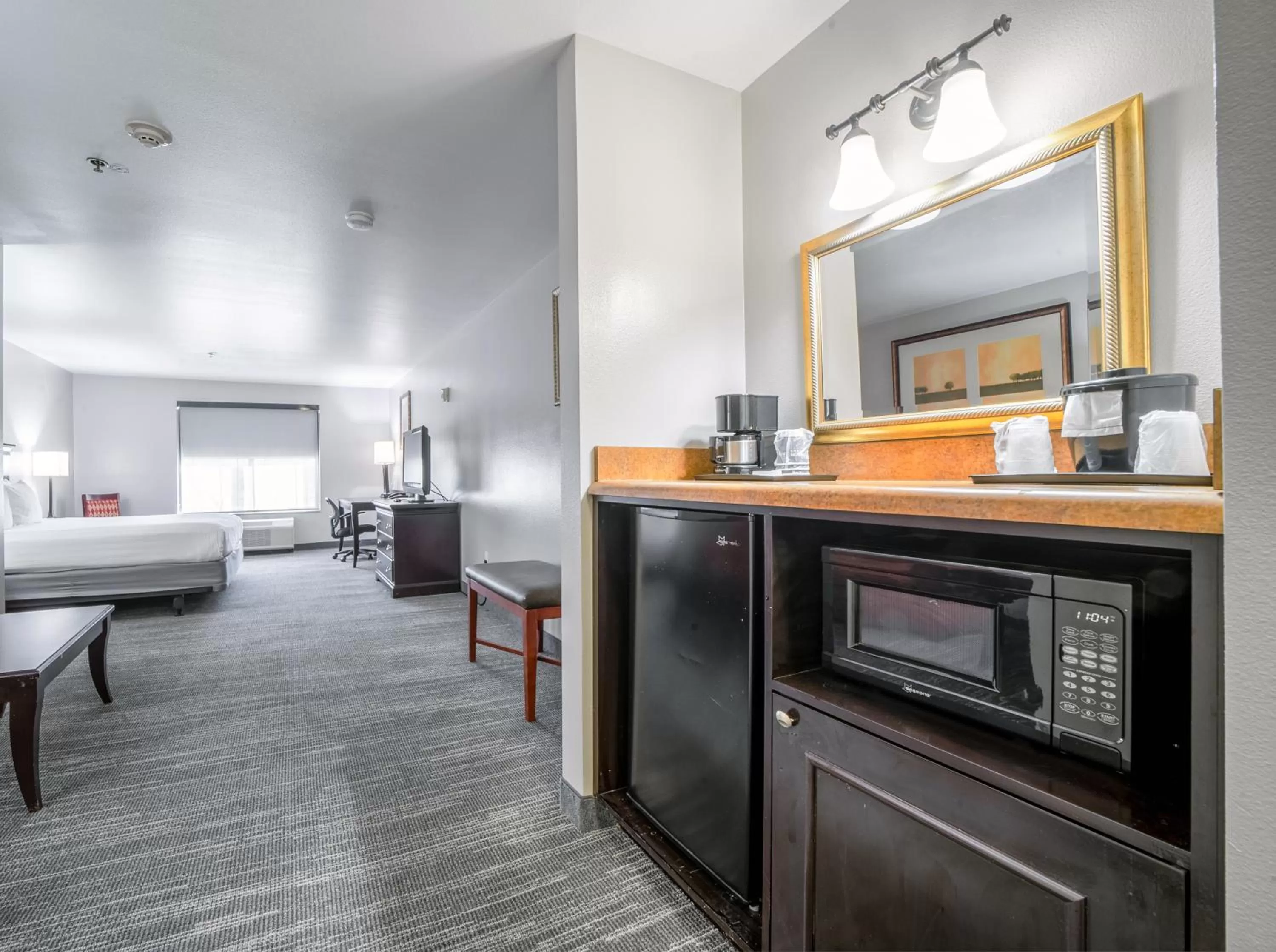 Bedroom, Bed in Country Inn & Suites by Radisson, Ontario at Ontario Mills, CA