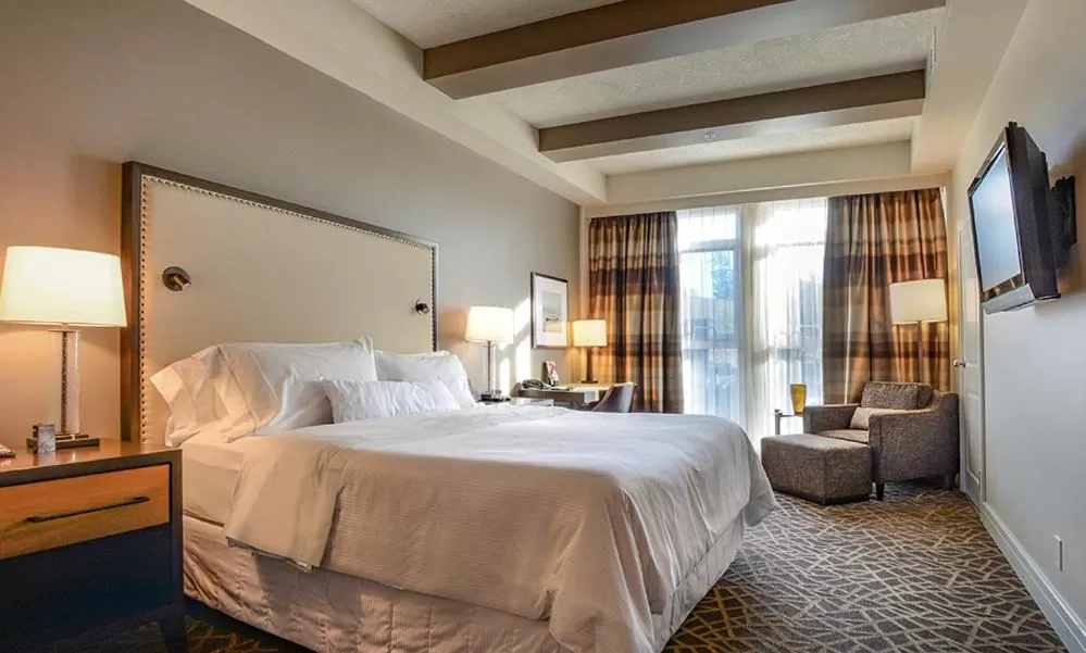 Bed in Fairways Hotel on the Mountain