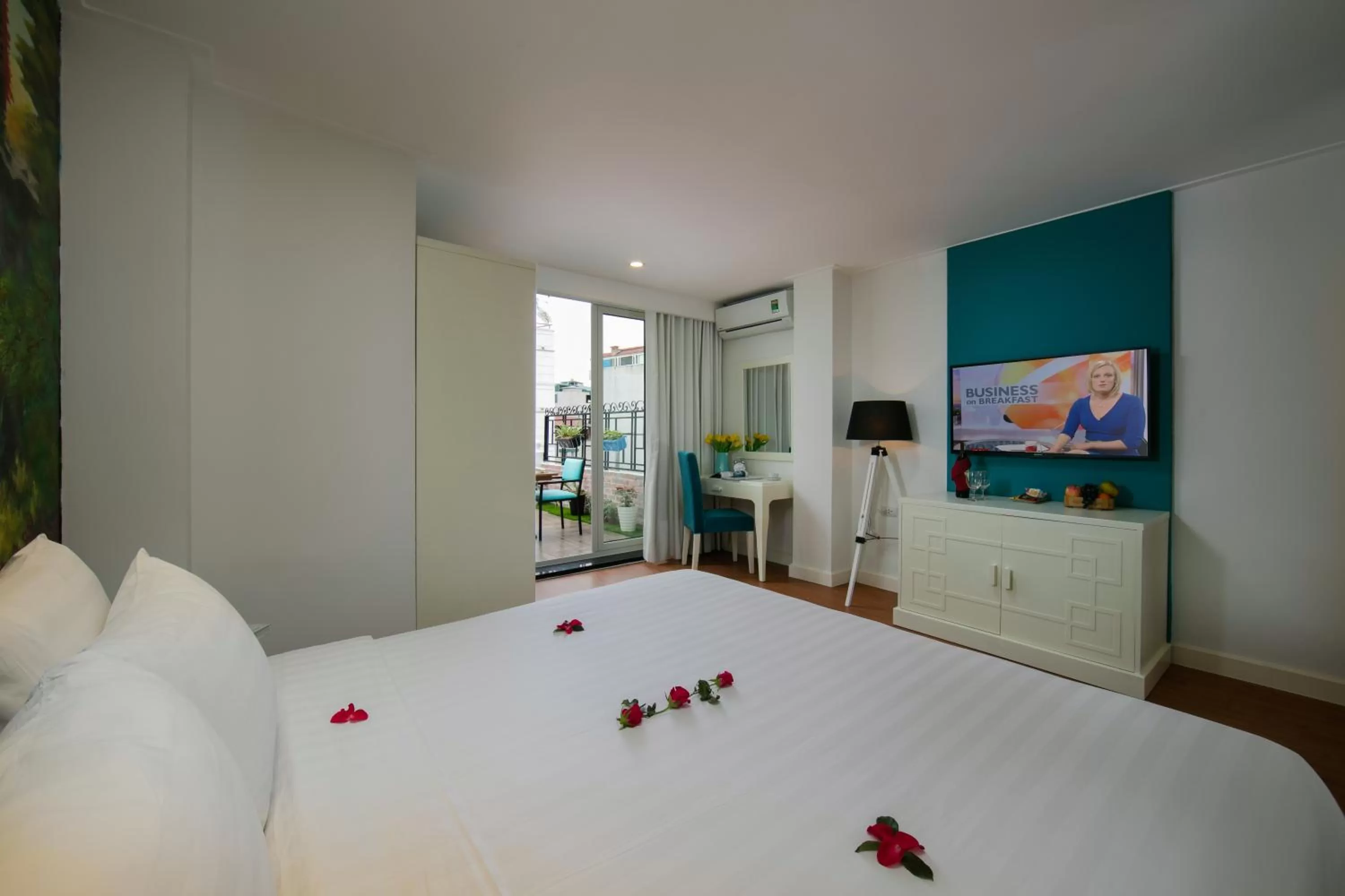 Balcony/Terrace, Bed in Hanoi La Selva Hotel