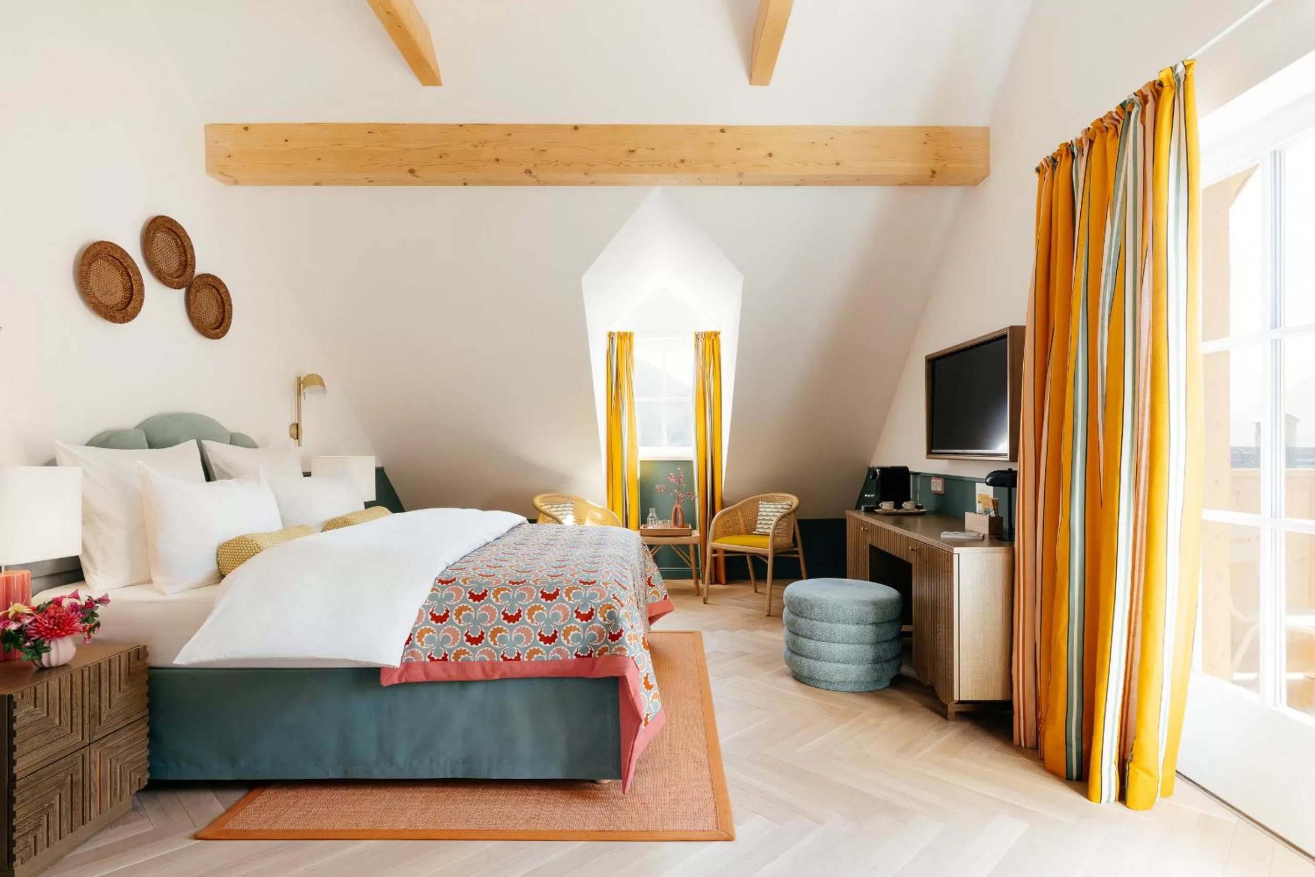 Photo of the whole room, Bed in Villa Alma - a lakeside Boutique Hotel