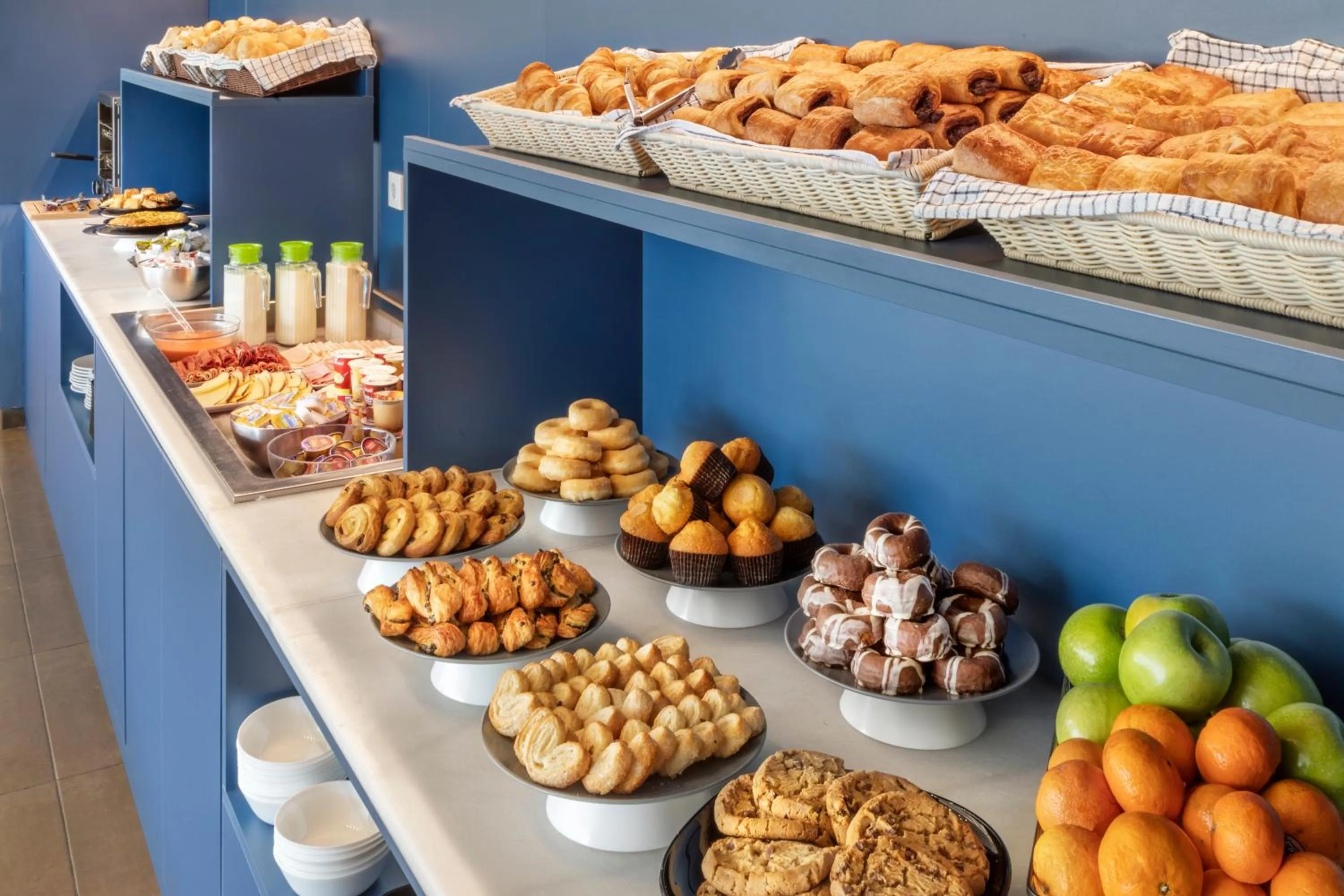 Breakfast in B&B HOTEL Madrid Aeropuerto T1 T2 T3