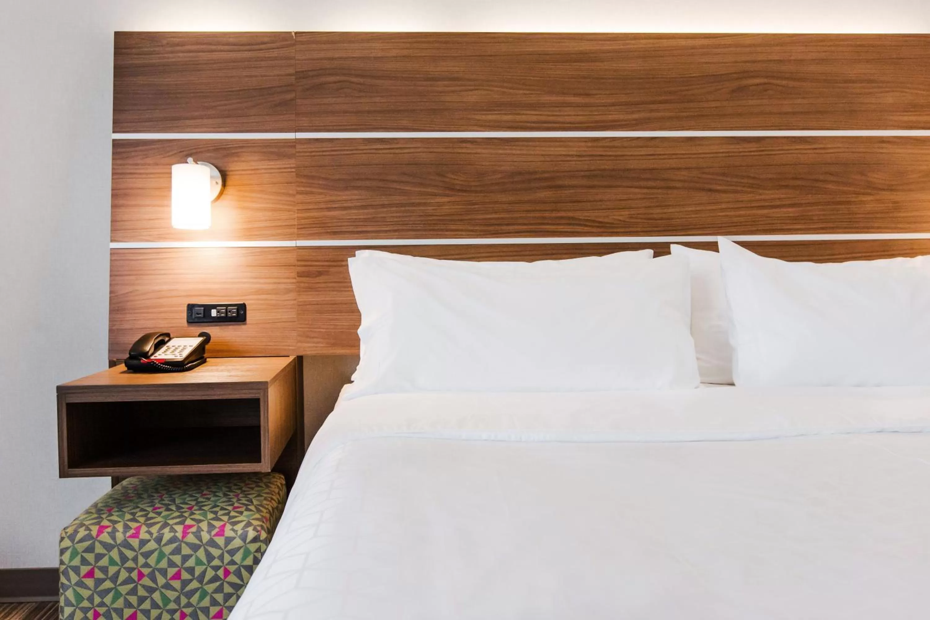 Photo of the whole room, Bed in Holiday Inn Express & Suites - West Edmonton-Mall Area by IHG