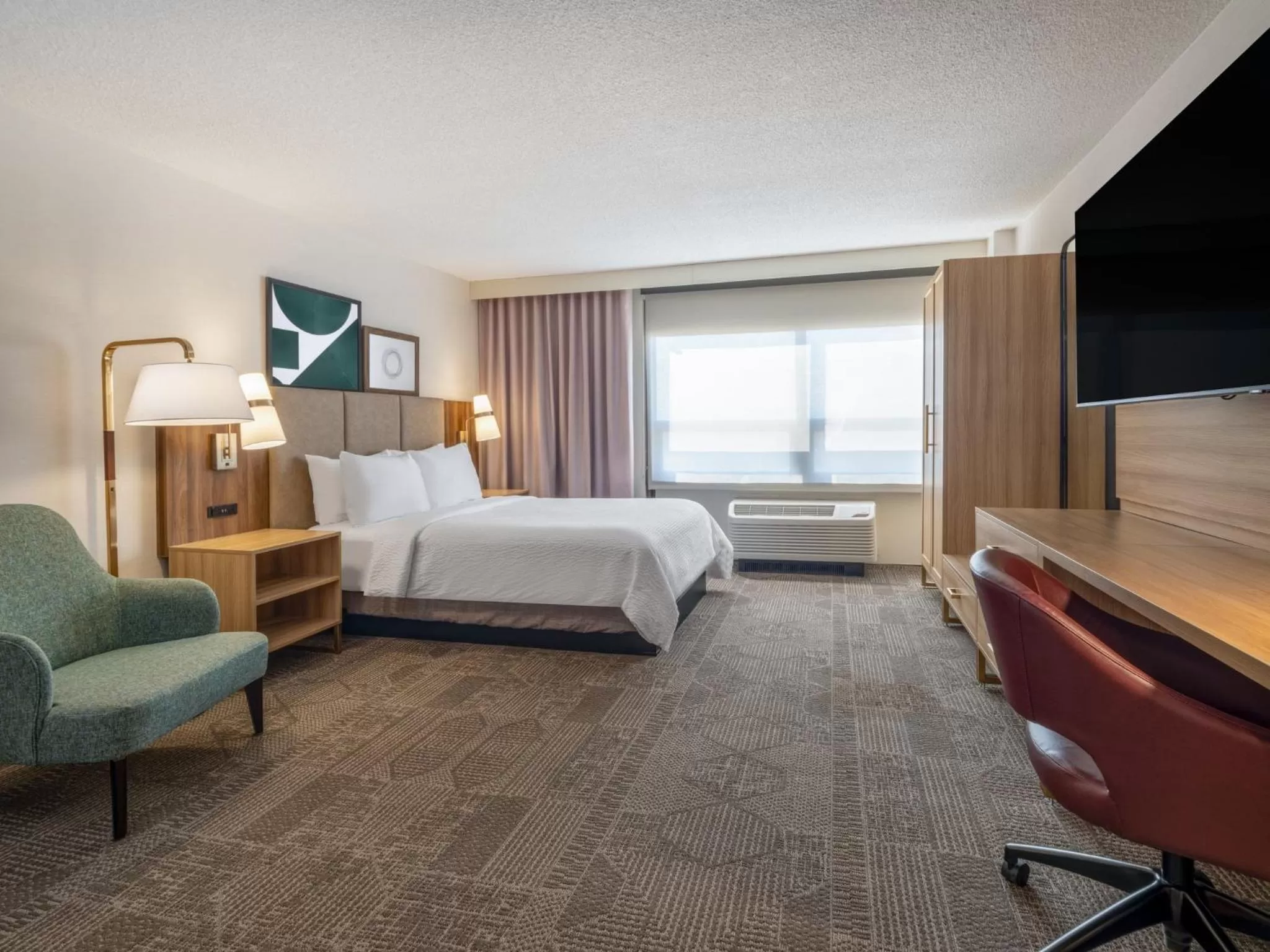 Photo of the whole room, Bed in Staybridge Suites Chicago O'Hare - Rosemont by IHG