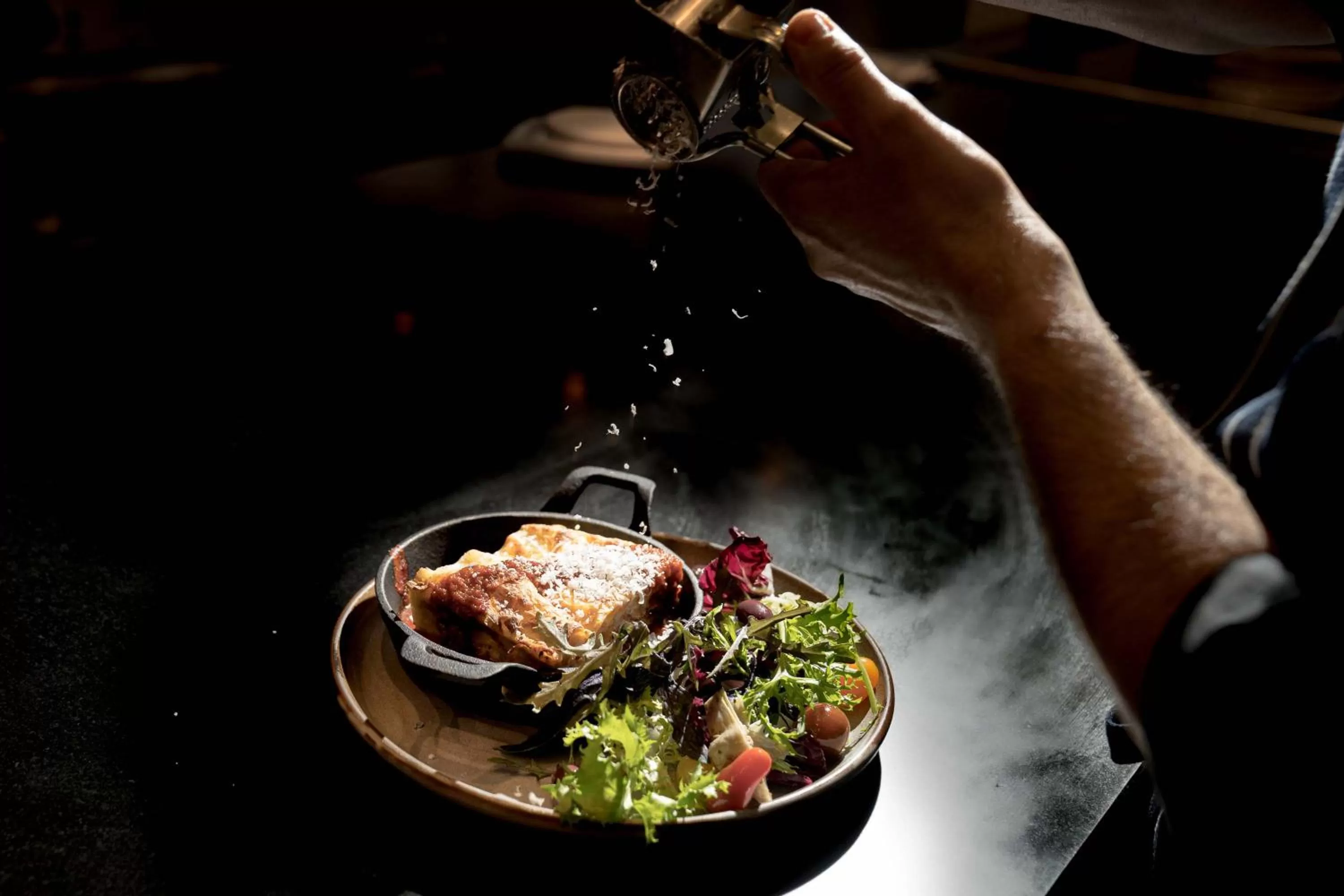 Restaurant/places to eat in Peppers Waymouth Hotel