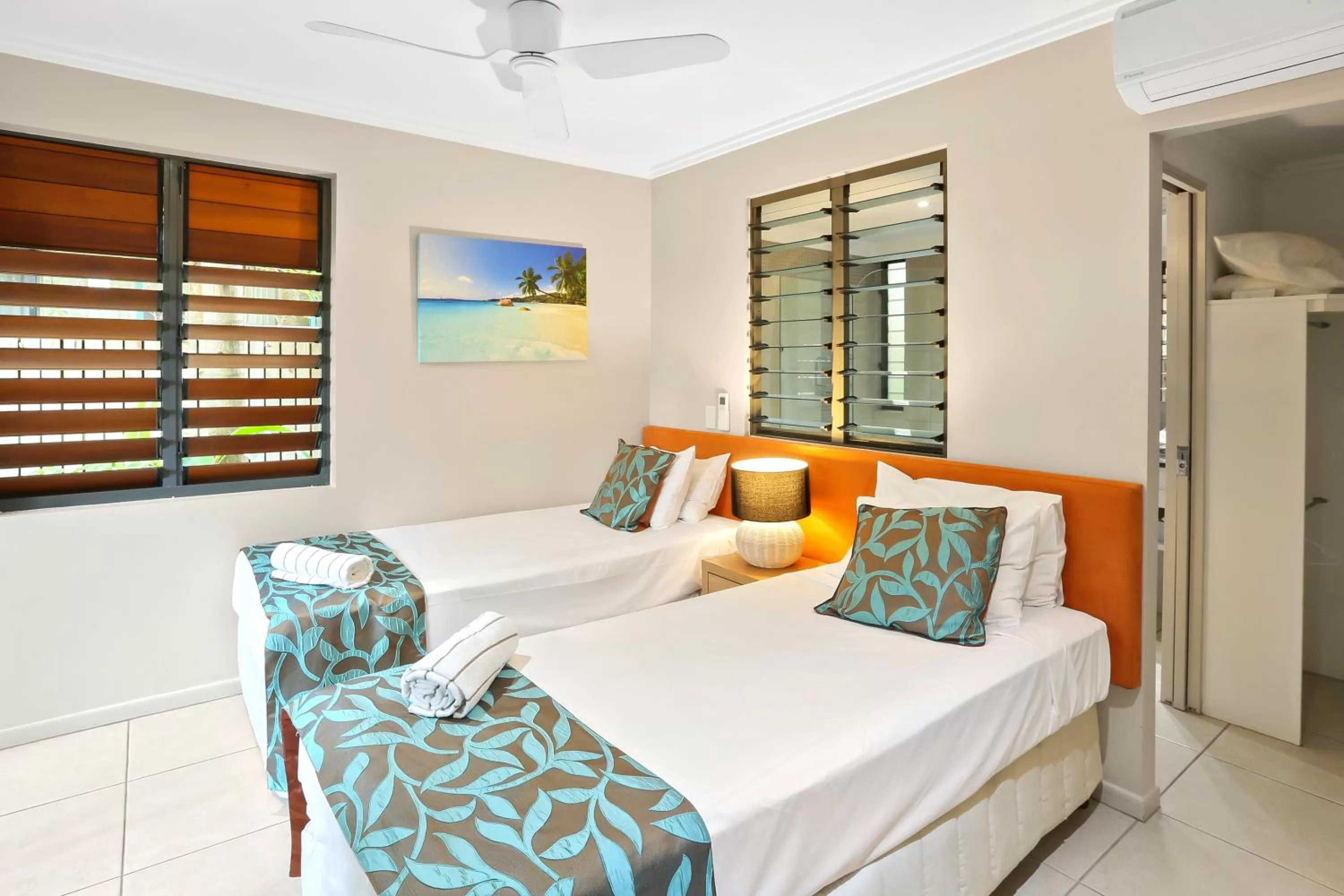 Bedroom, Bed in Sea Point on Trinity Beach