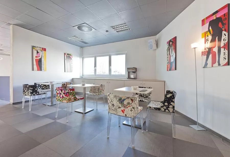 Restaurant/places to eat in Bit Center Hotel