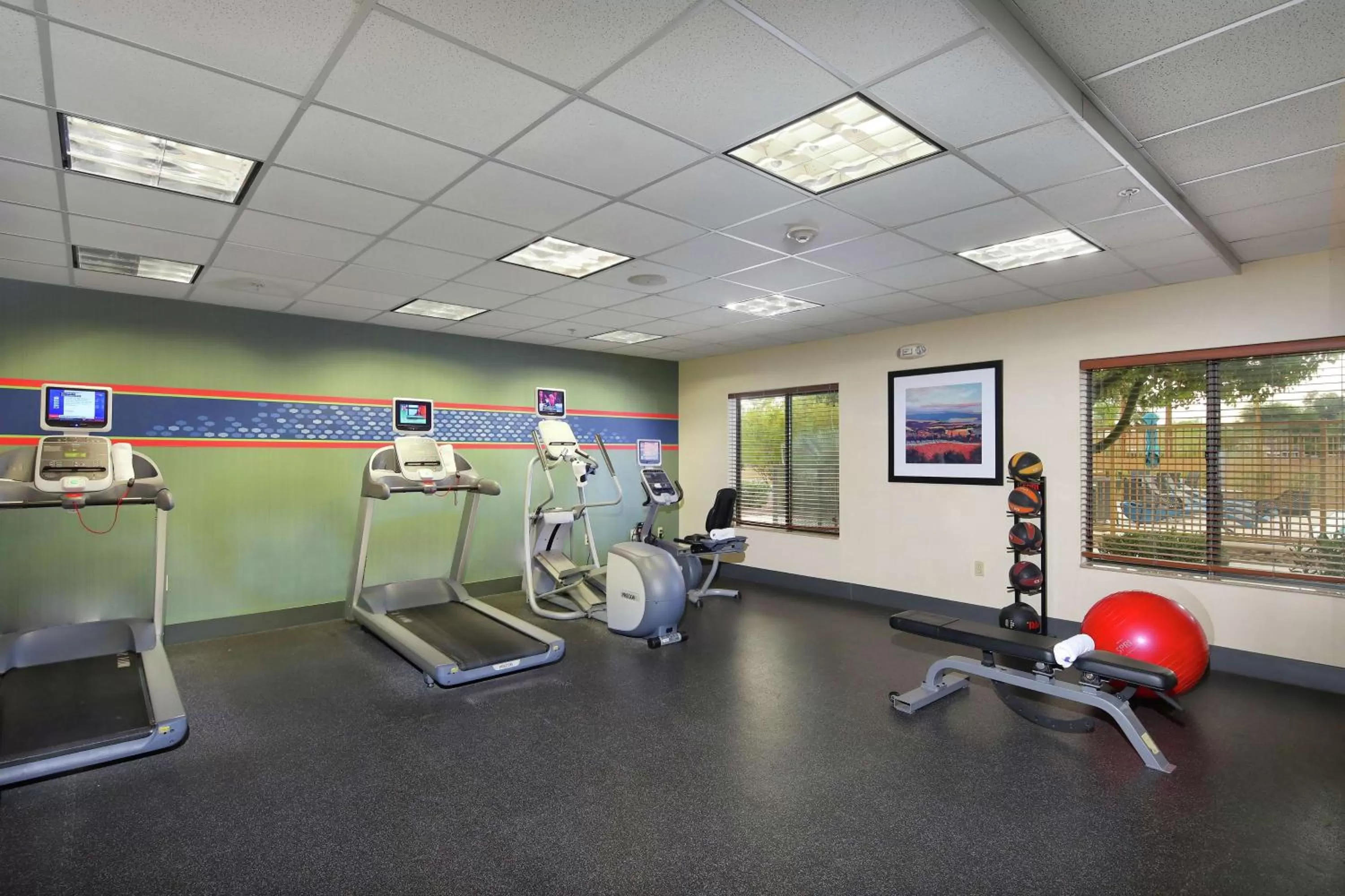 Fitness centre/facilities in Hampton Inn & Suites Tucson East