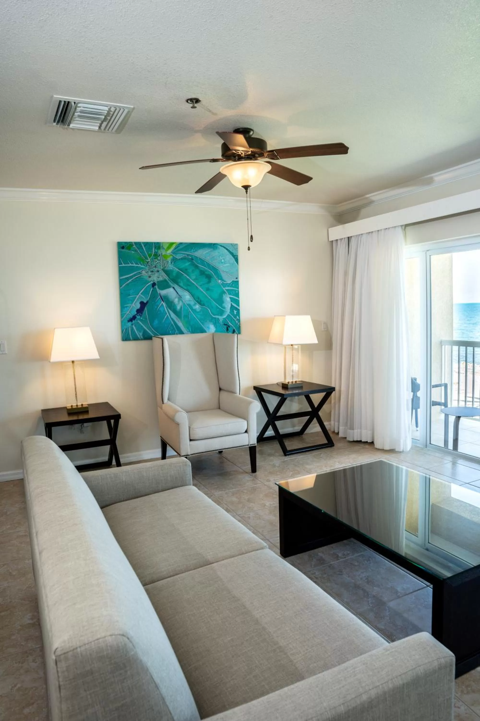 Living room in Holiday Inn Resort Grand Cayman by IHG