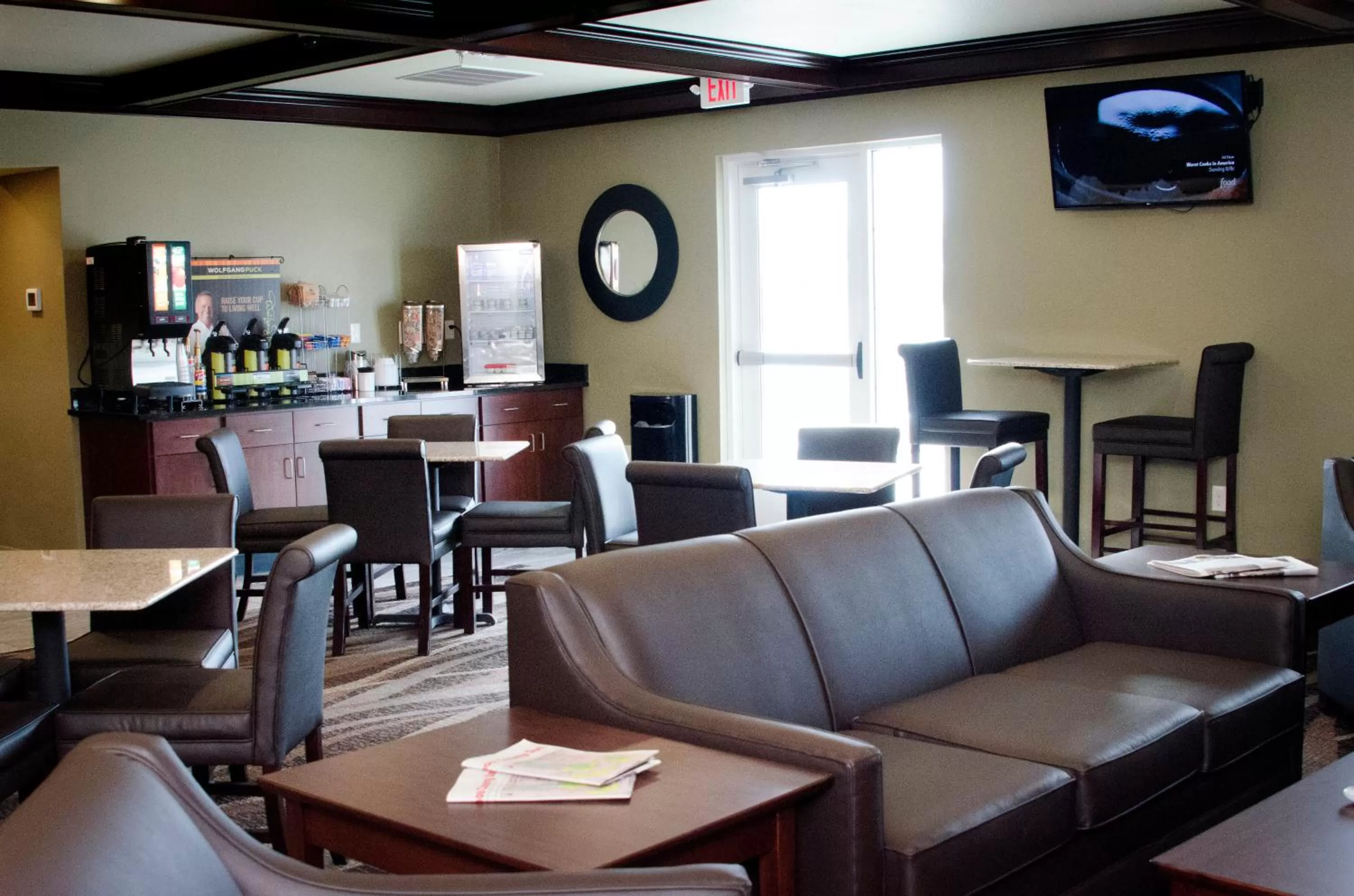 Communal lounge/ TV room in Cobblestone Inn & Suites - Soda Springs