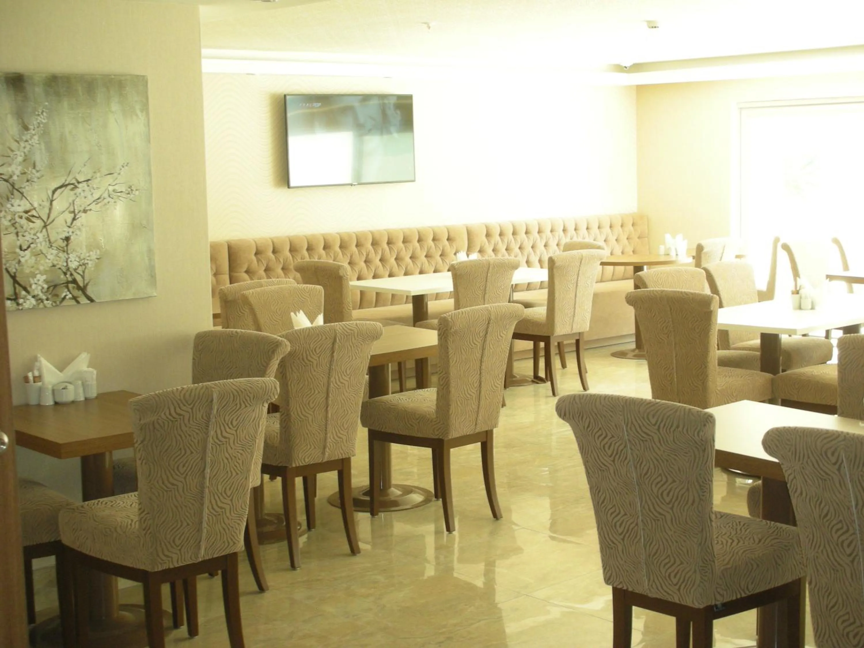 Restaurant/places to eat in Esila Hotel